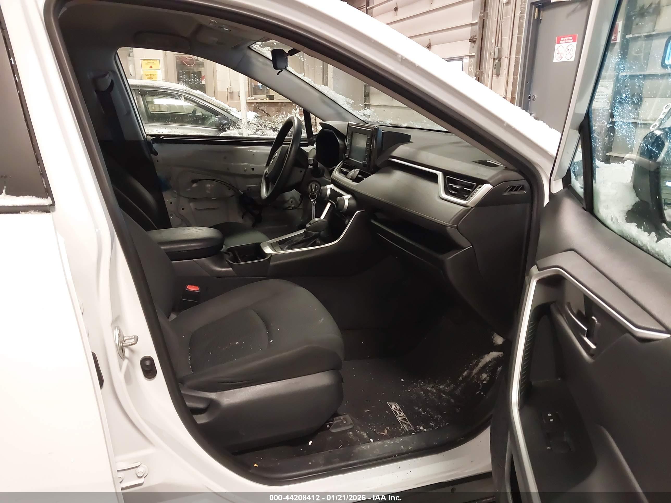 TOYOTA RAV4 image 5