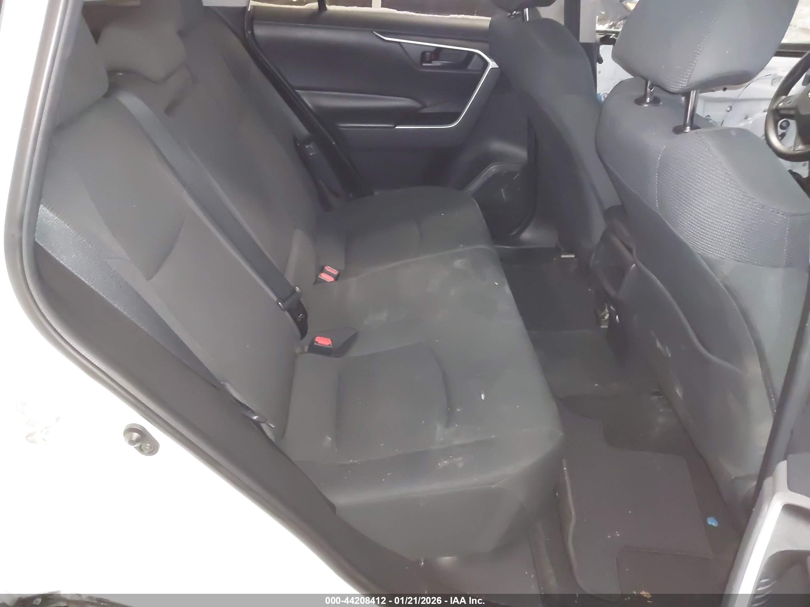 TOYOTA RAV4 image 8