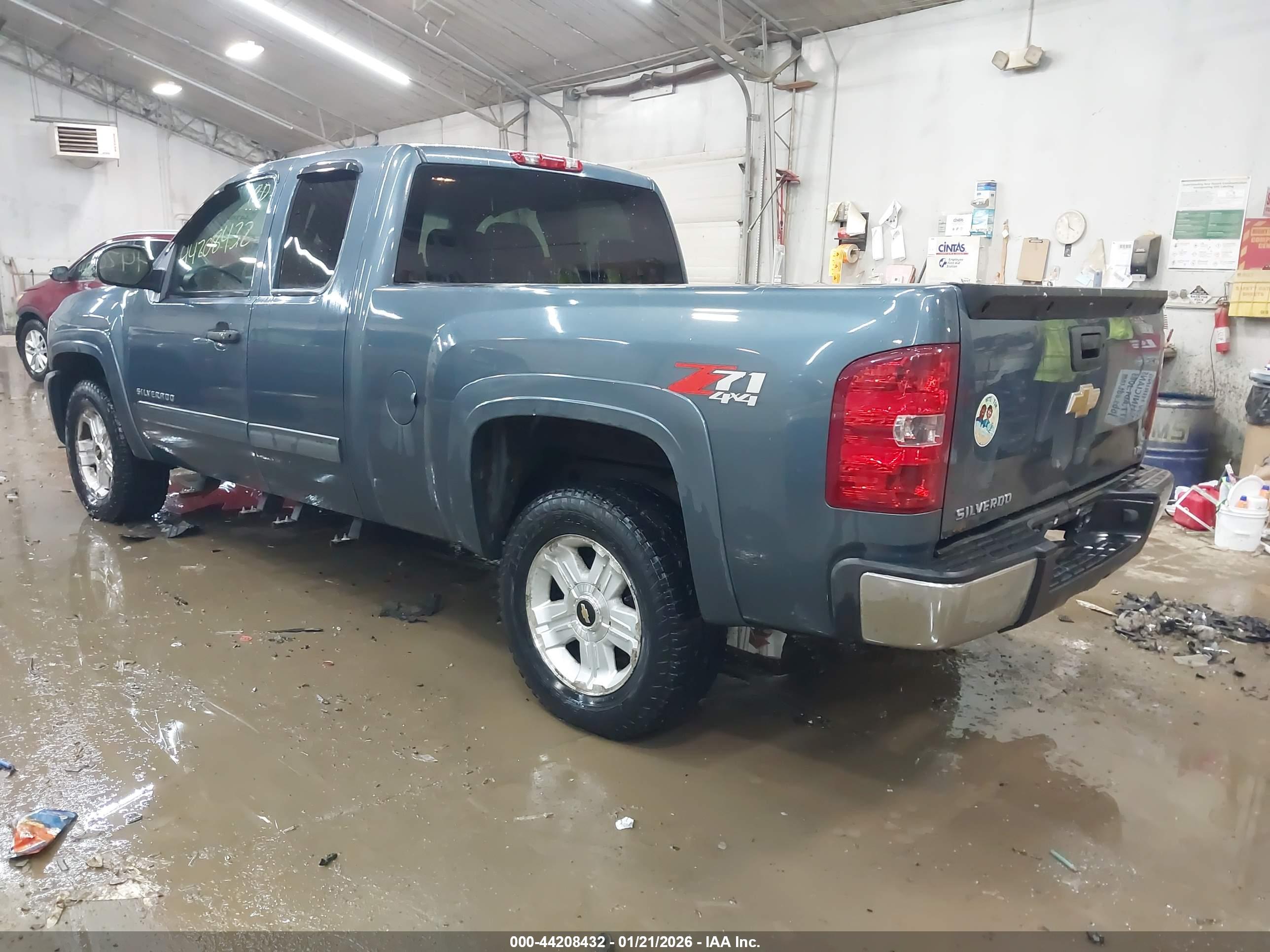 CHEVROLET SILVERADO image 3