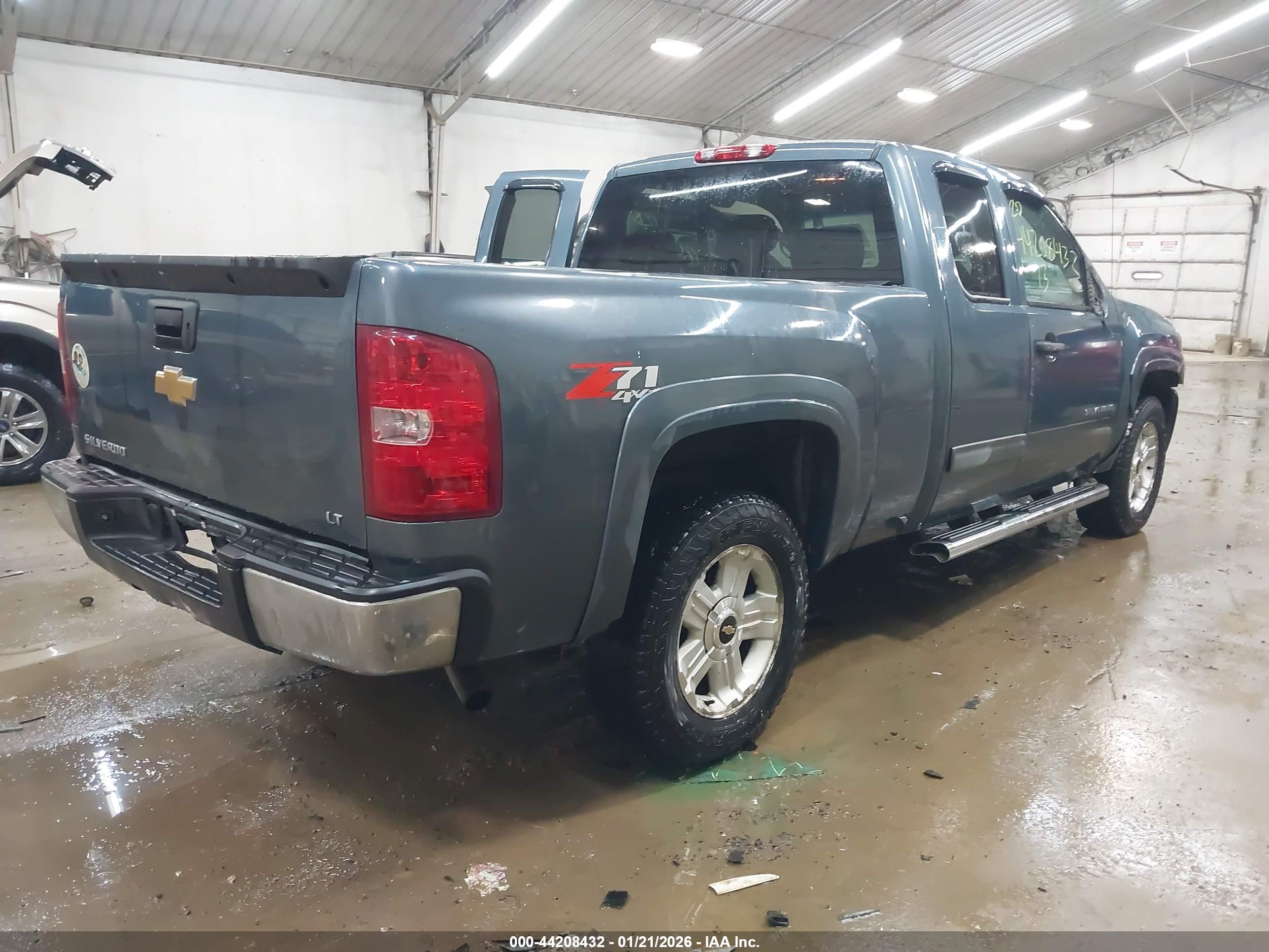 CHEVROLET SILVERADO image 4