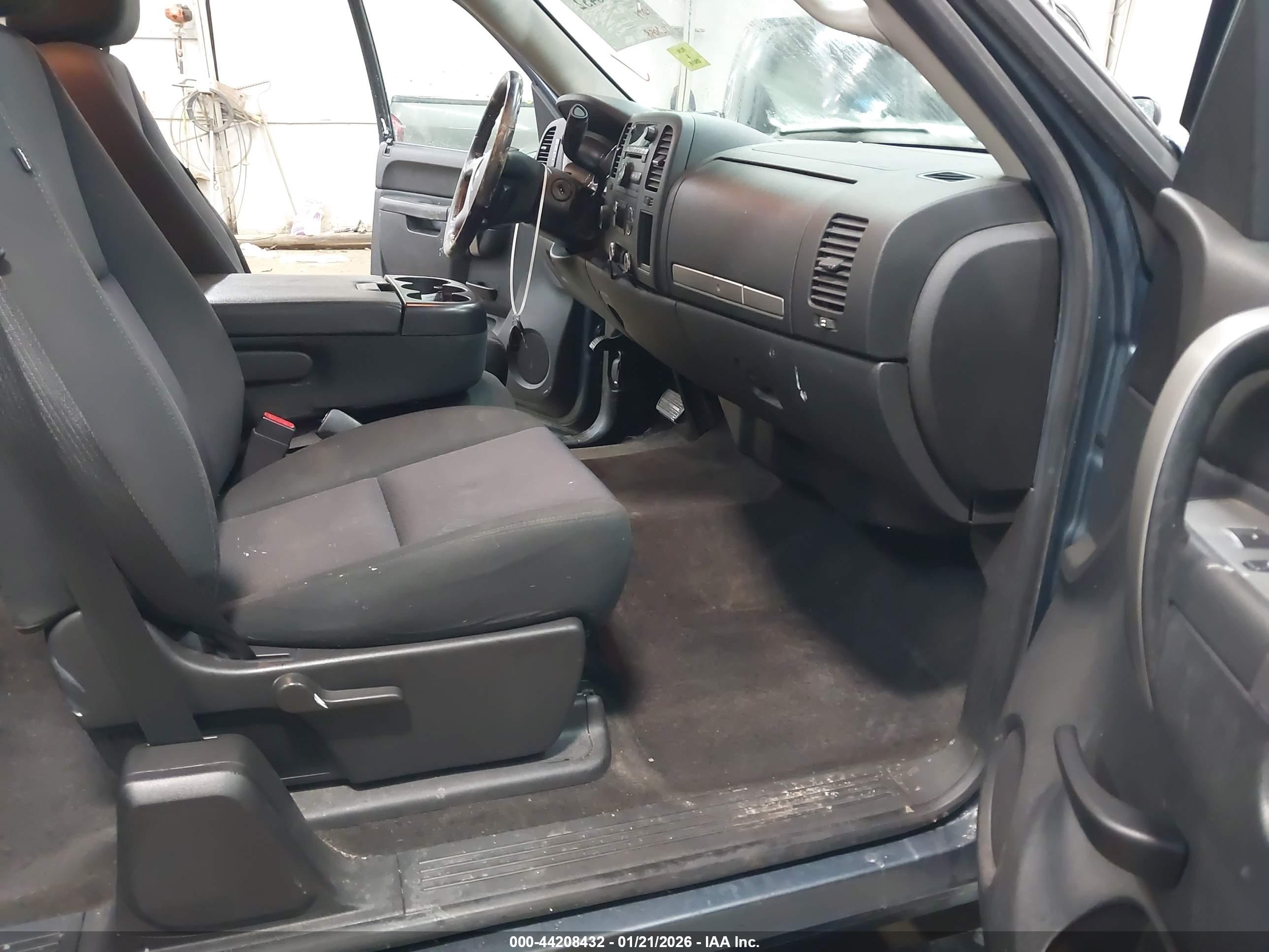 CHEVROLET SILVERADO image 5