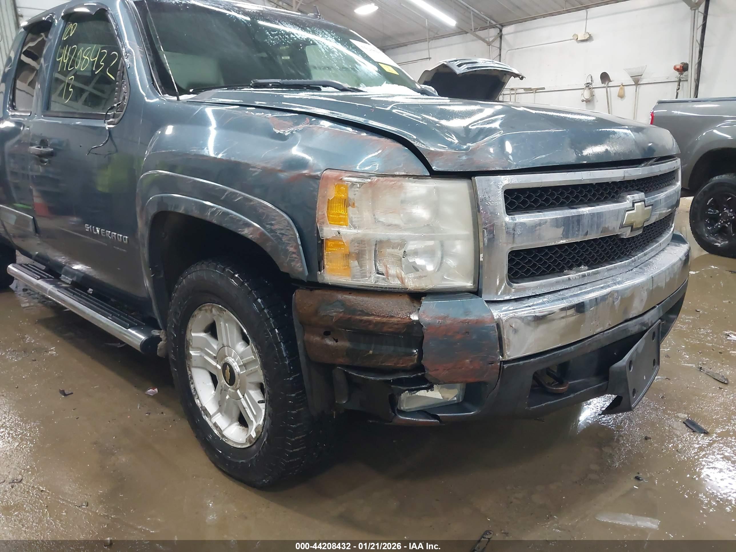 CHEVROLET SILVERADO image 6