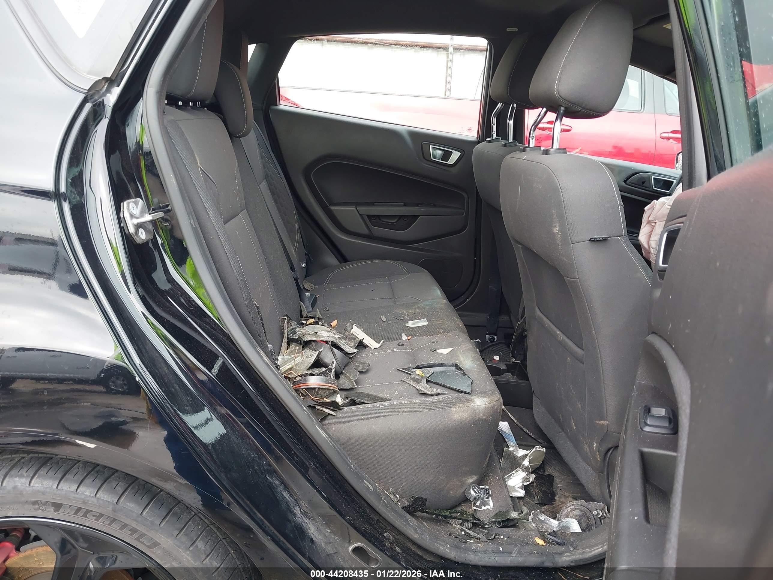 FORD FIESTA image 8