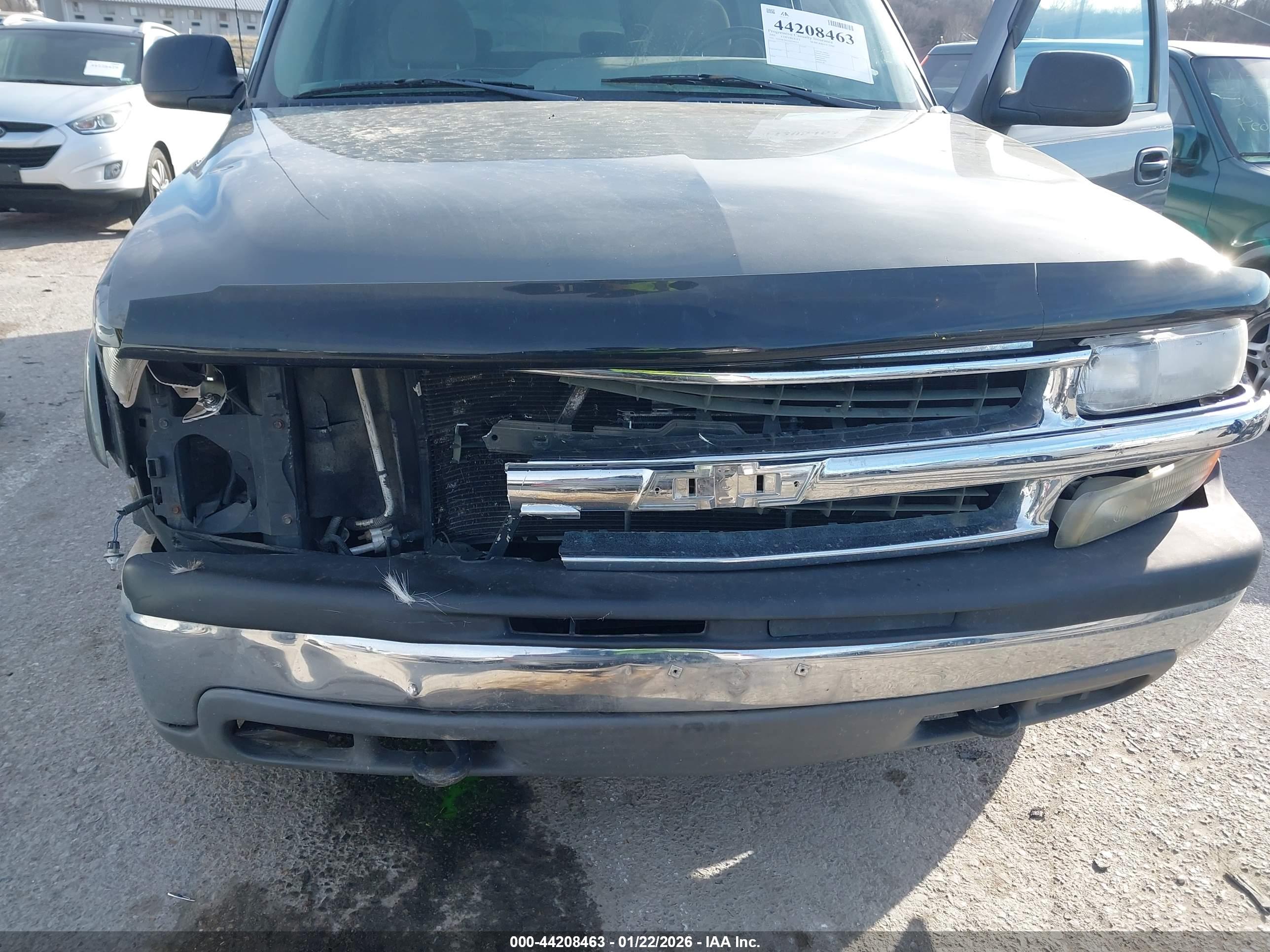 CHEVROLET SUBURBAN image 6