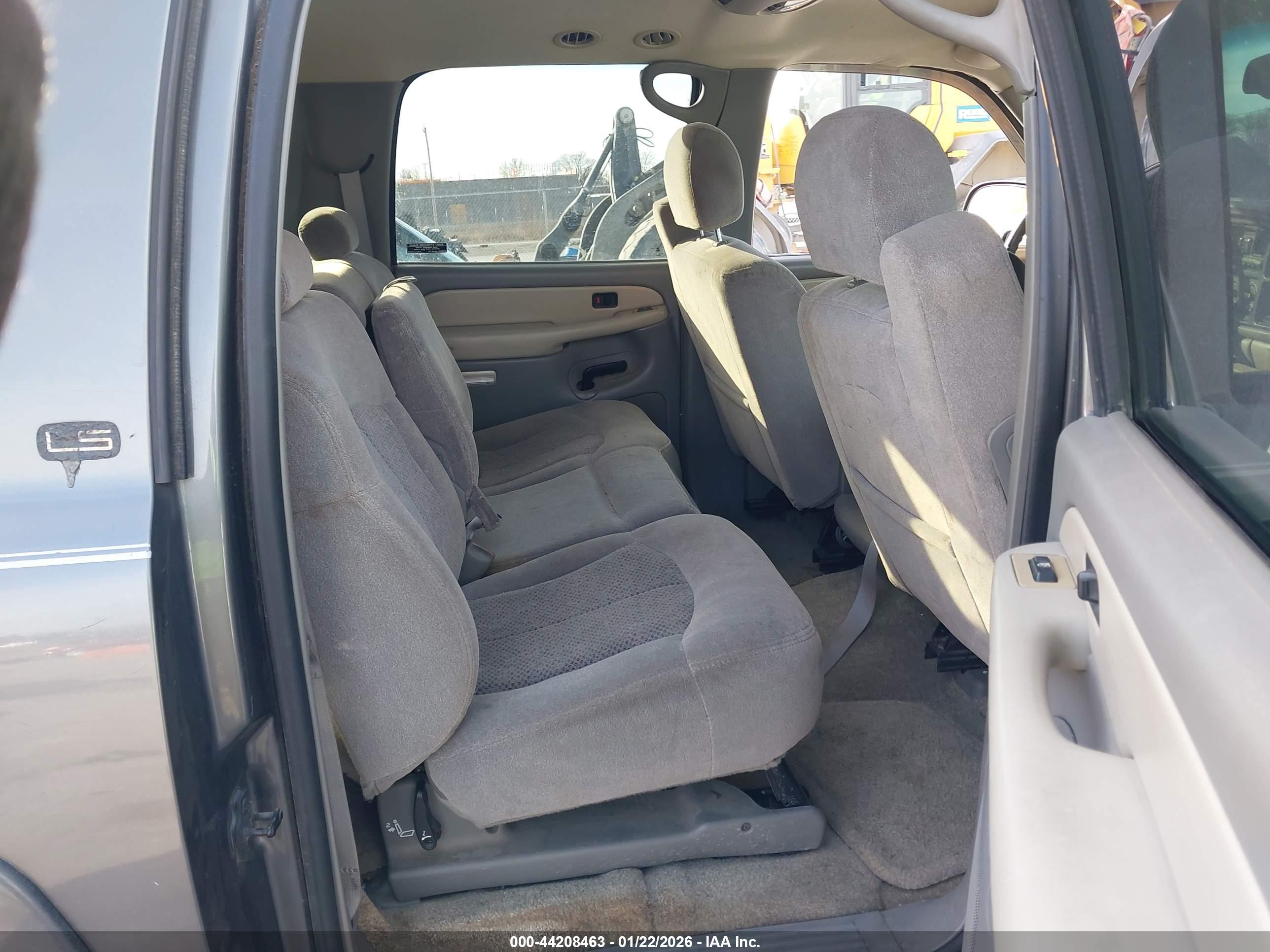 CHEVROLET SUBURBAN image 8
