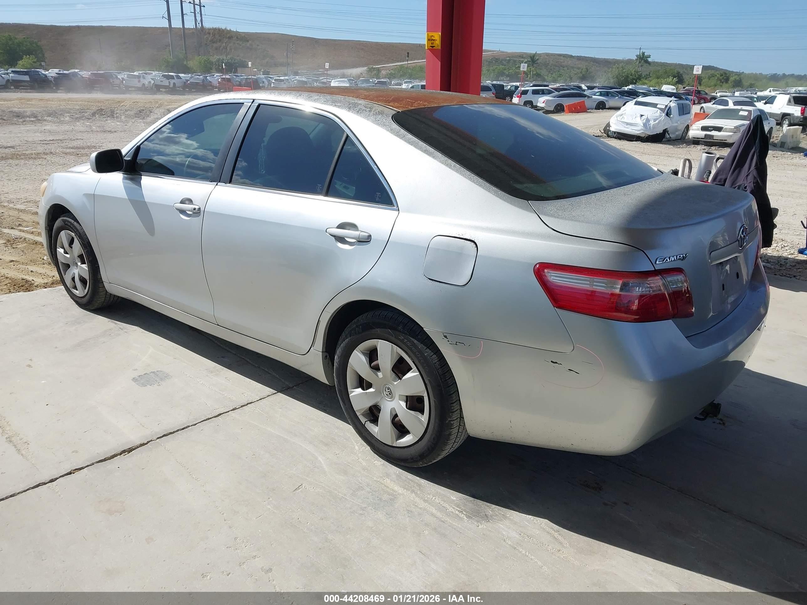 TOYOTA CAMRY image 3