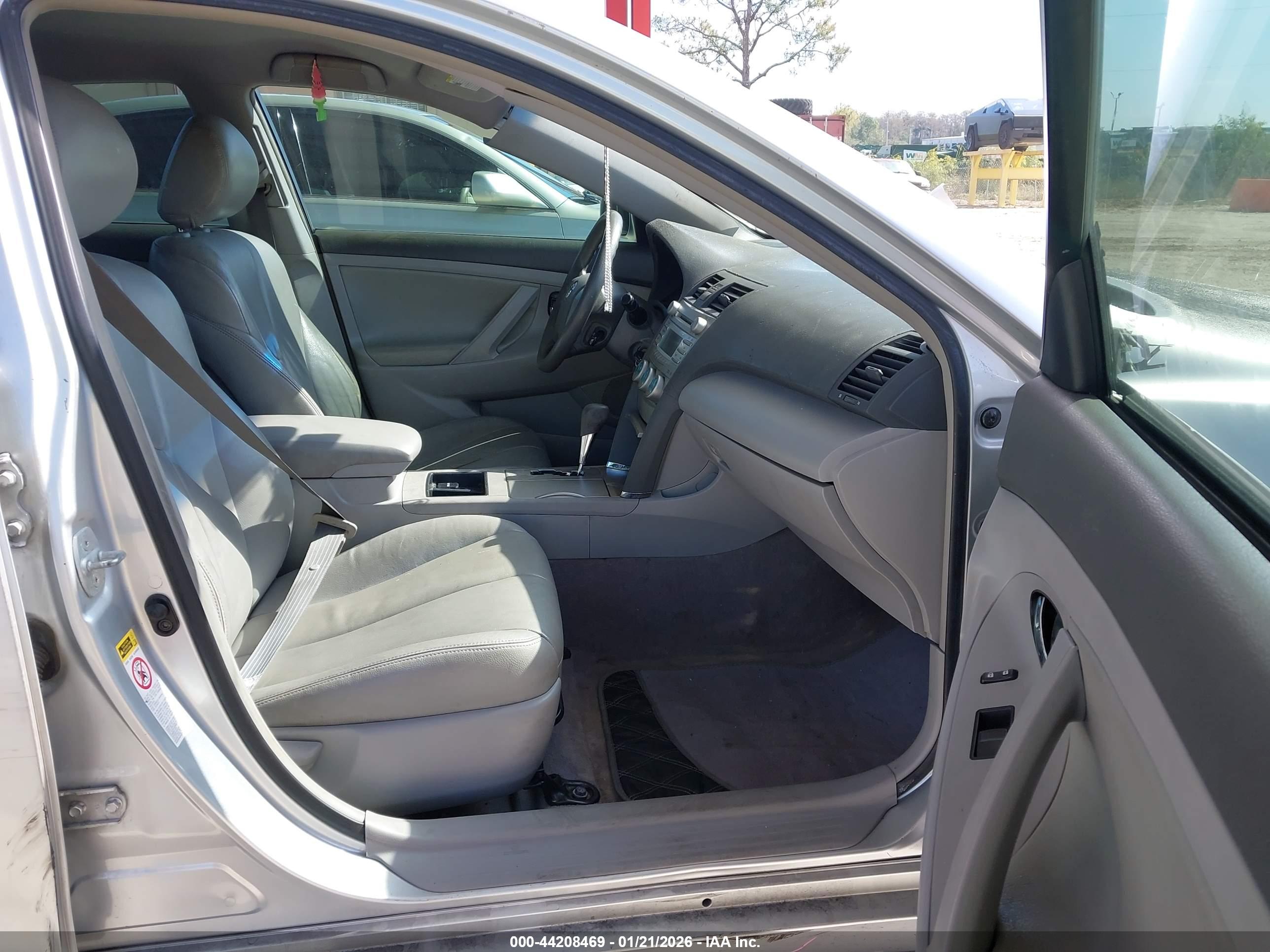 TOYOTA CAMRY image 5