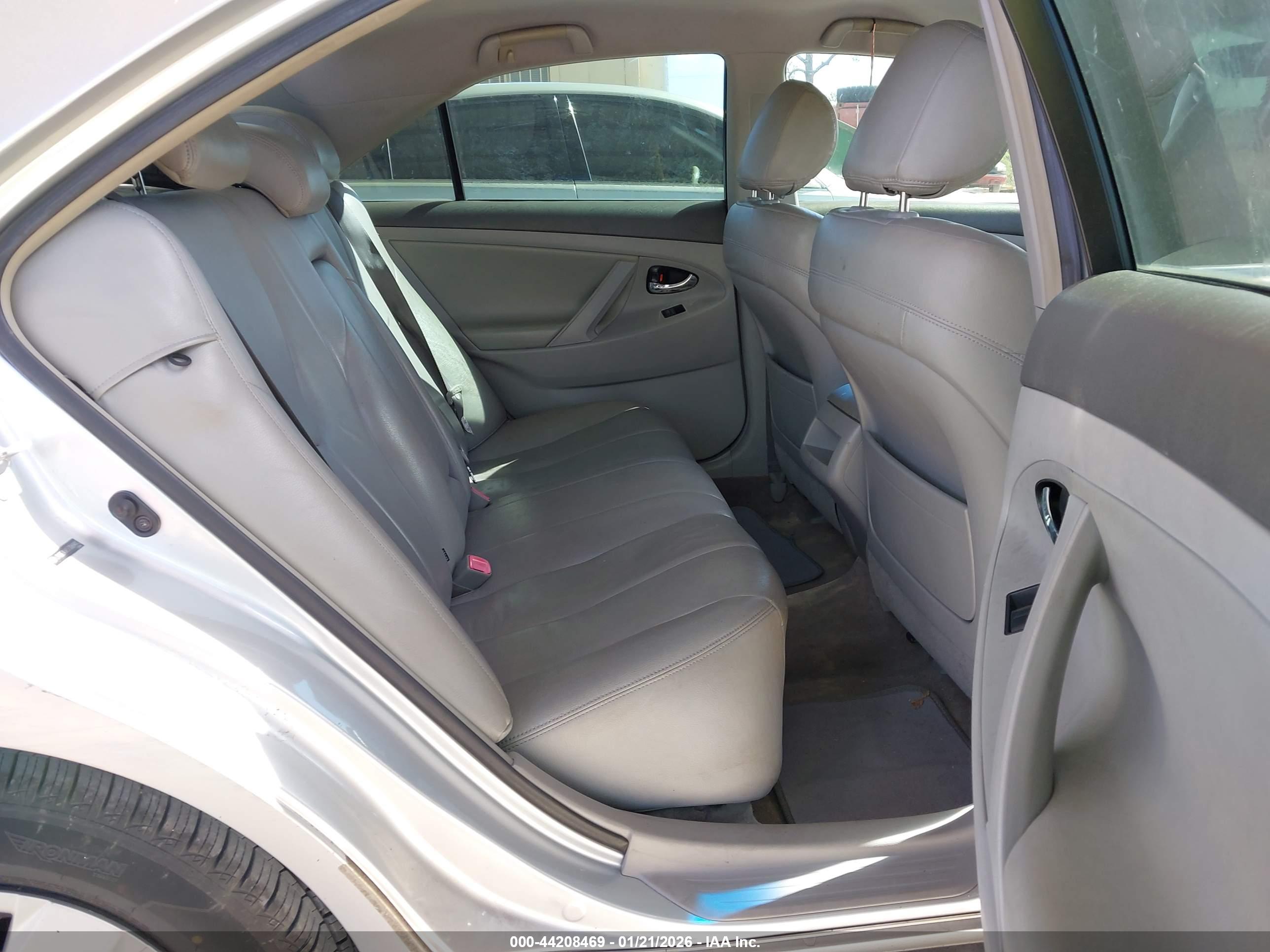 TOYOTA CAMRY image 8