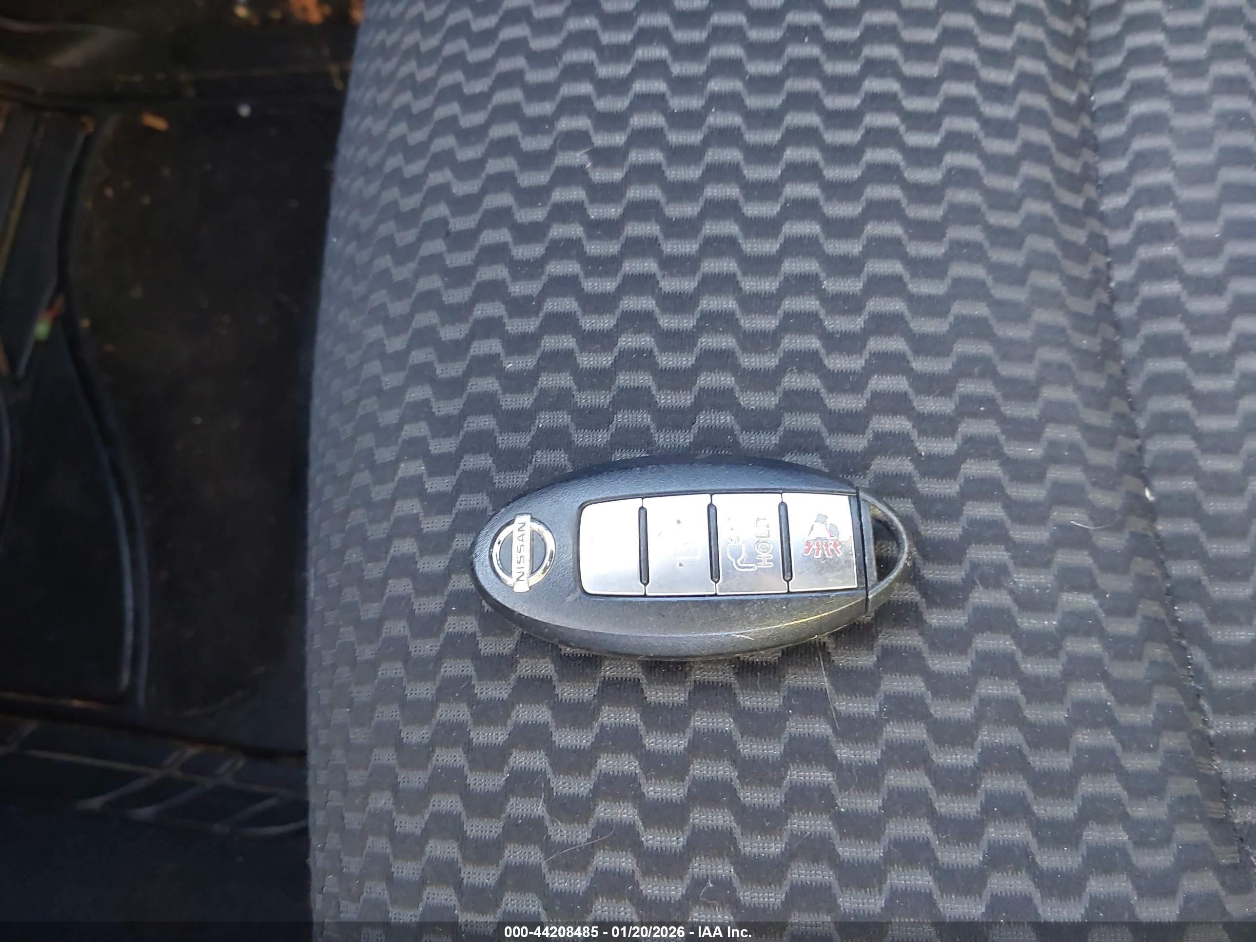 NISSAN LEAF image 11