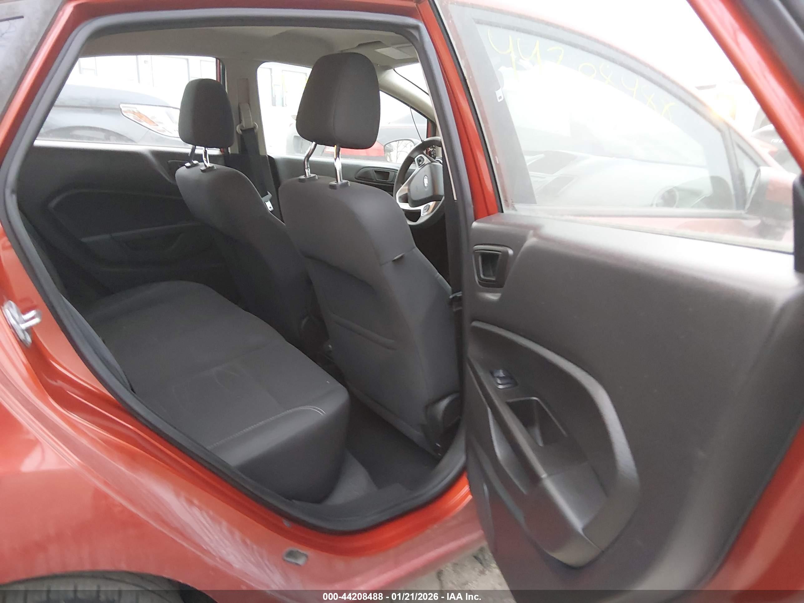 FORD FIESTA image 8