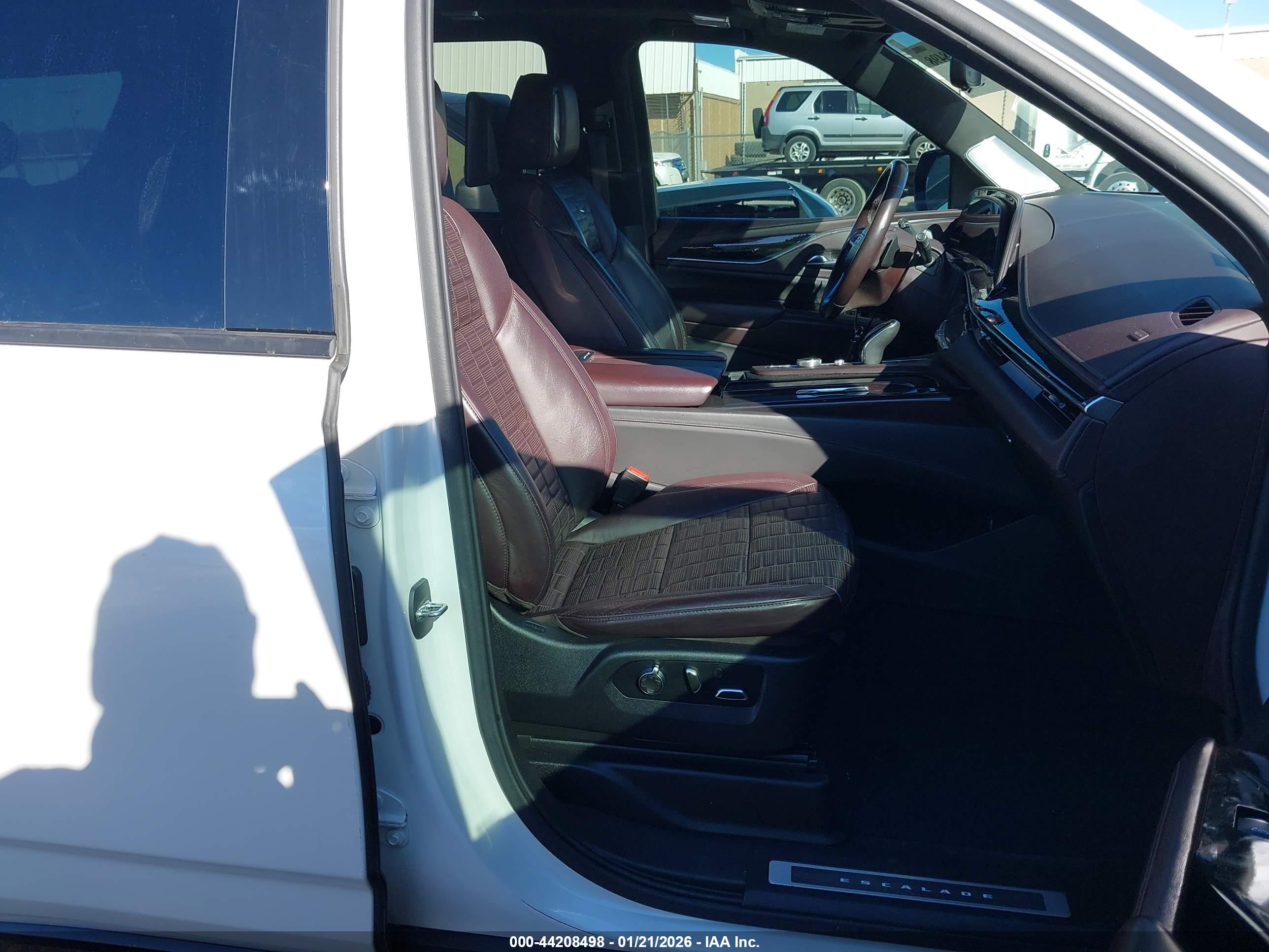 CADILLAC ESCALADE image 5