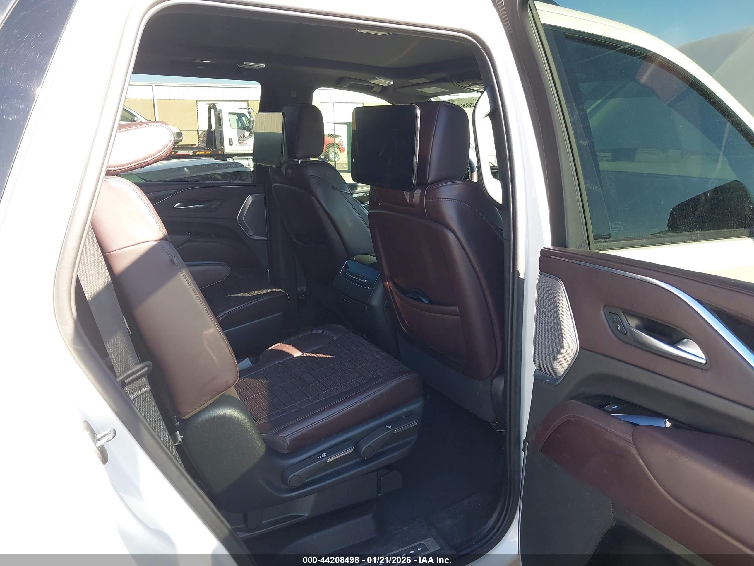 CADILLAC ESCALADE image 8