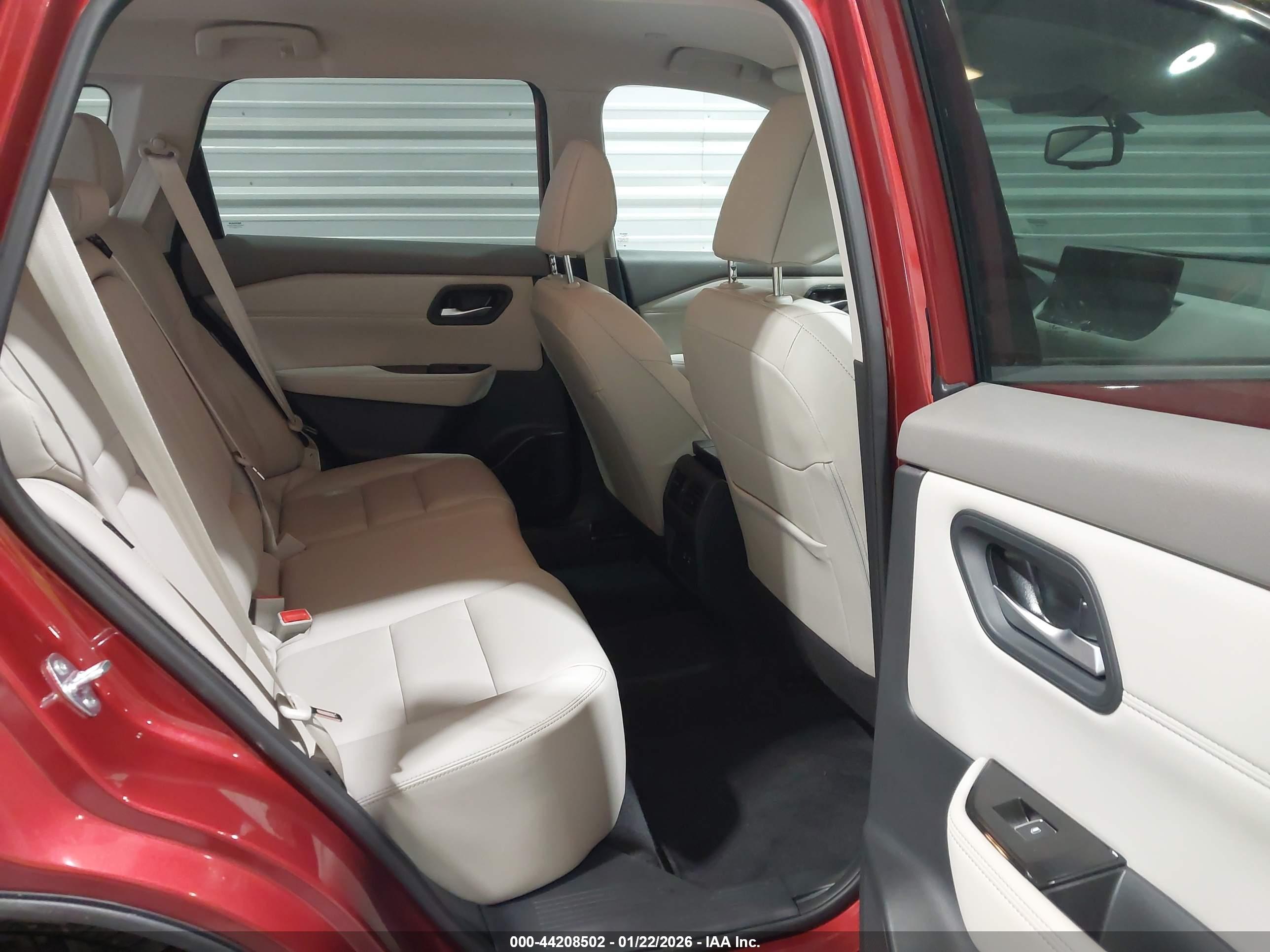 NISSAN ROGUE image 8