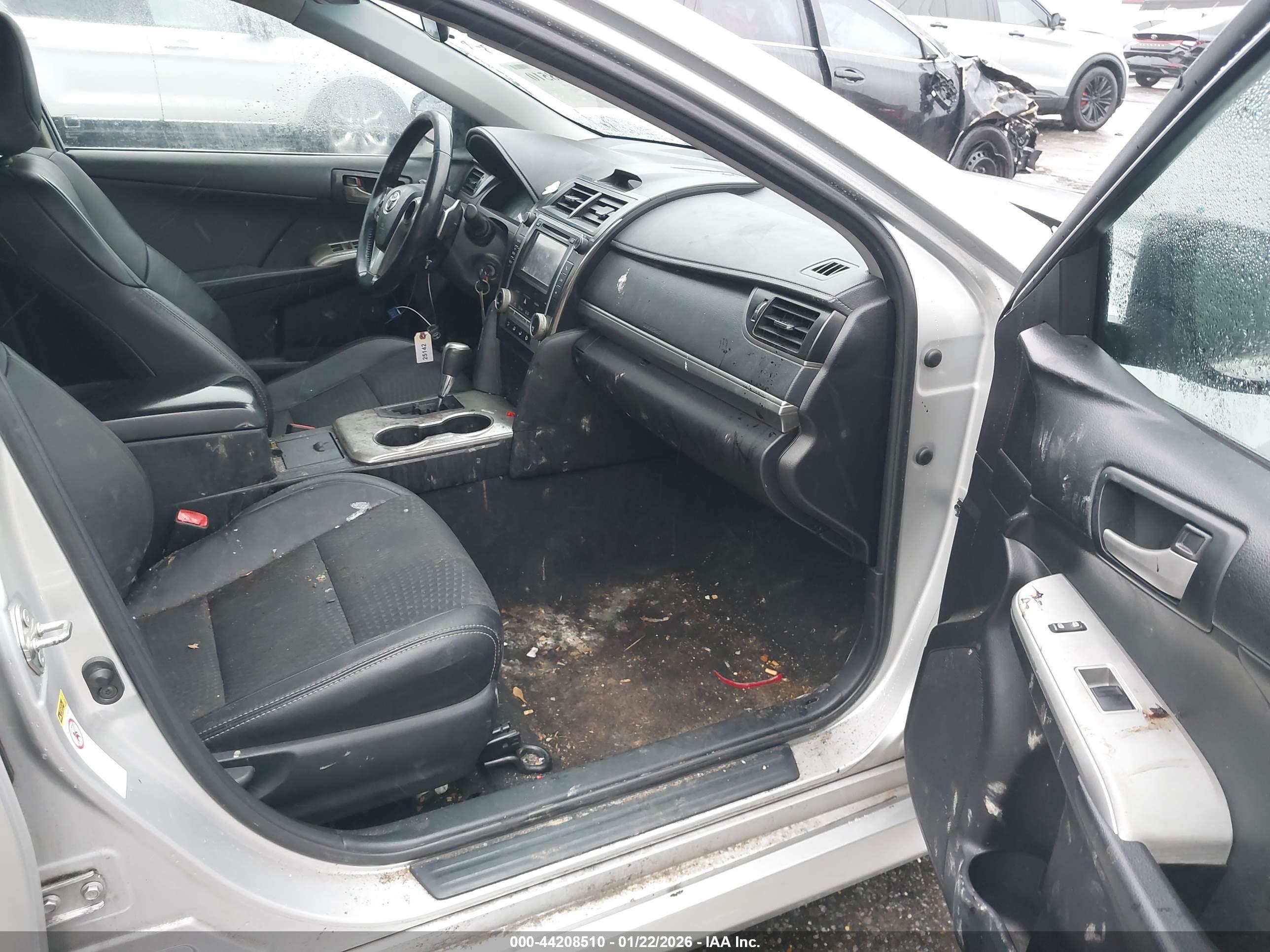 TOYOTA CAMRY image 5