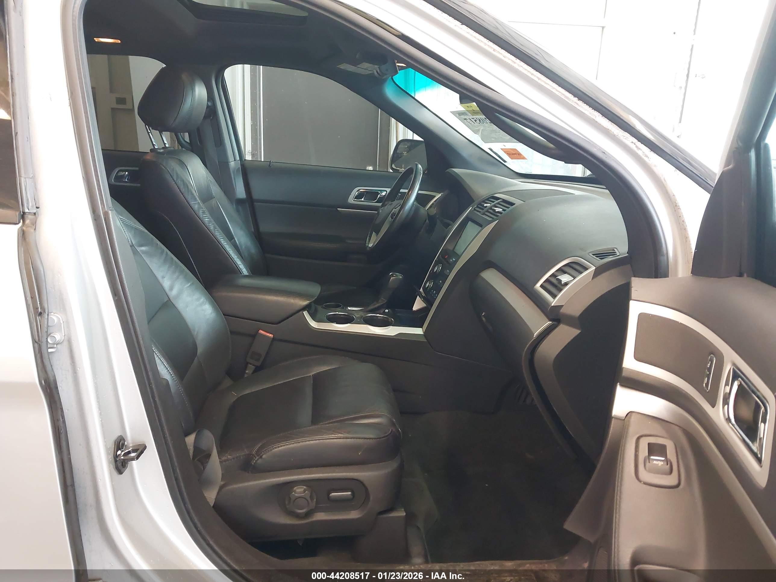 FORD EXPLORER image 5
