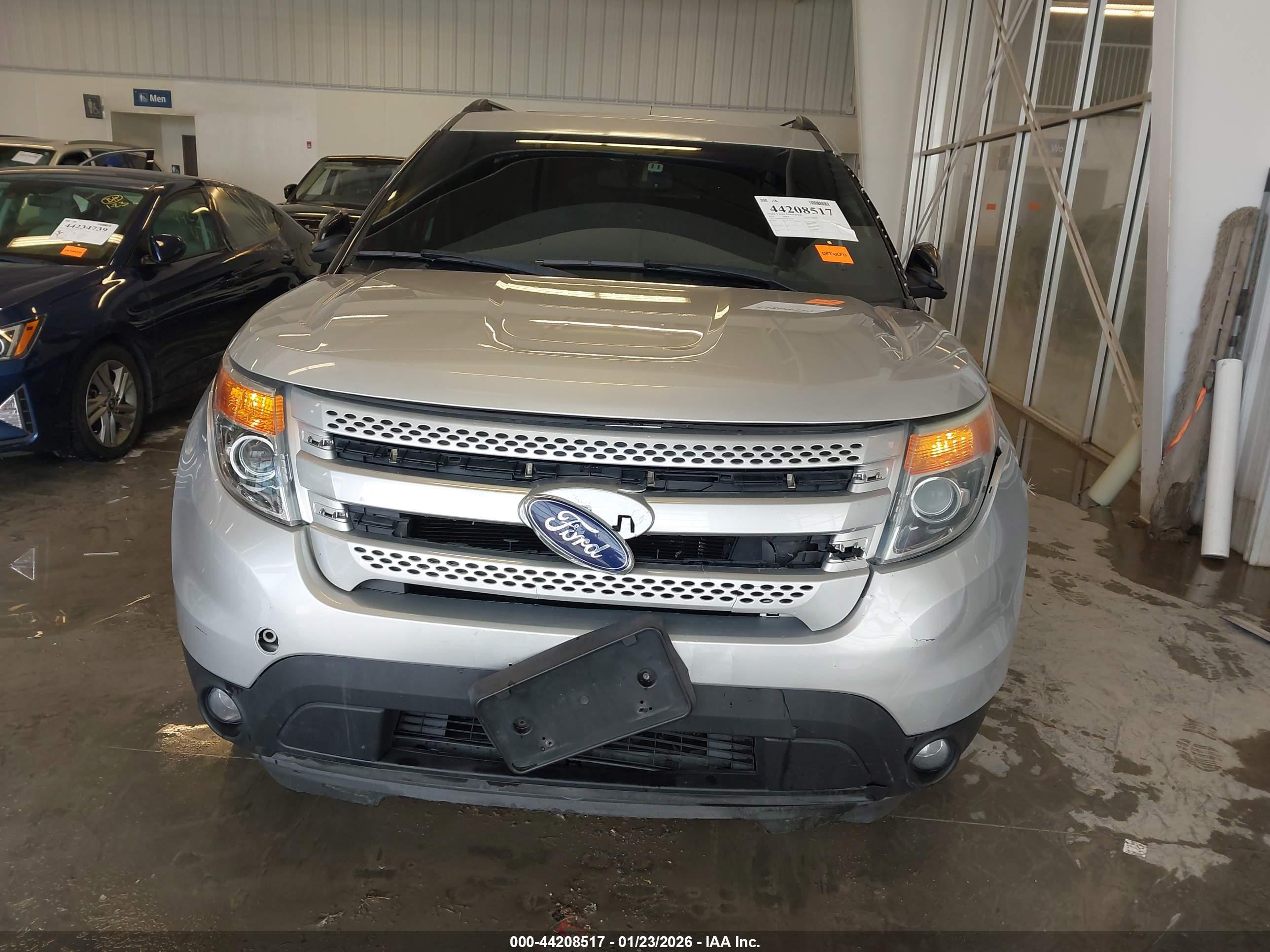 FORD EXPLORER image 6