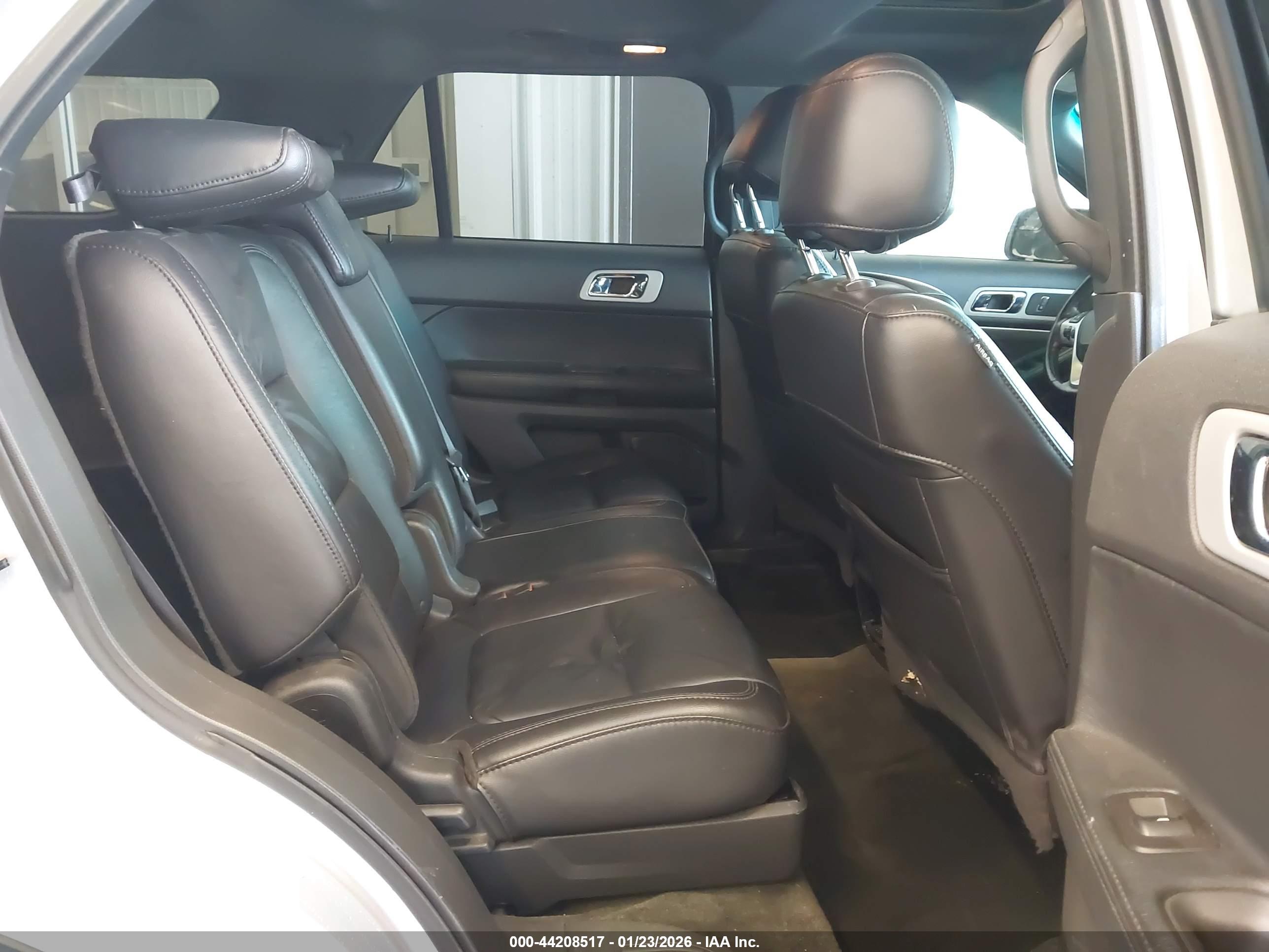 FORD EXPLORER image 8