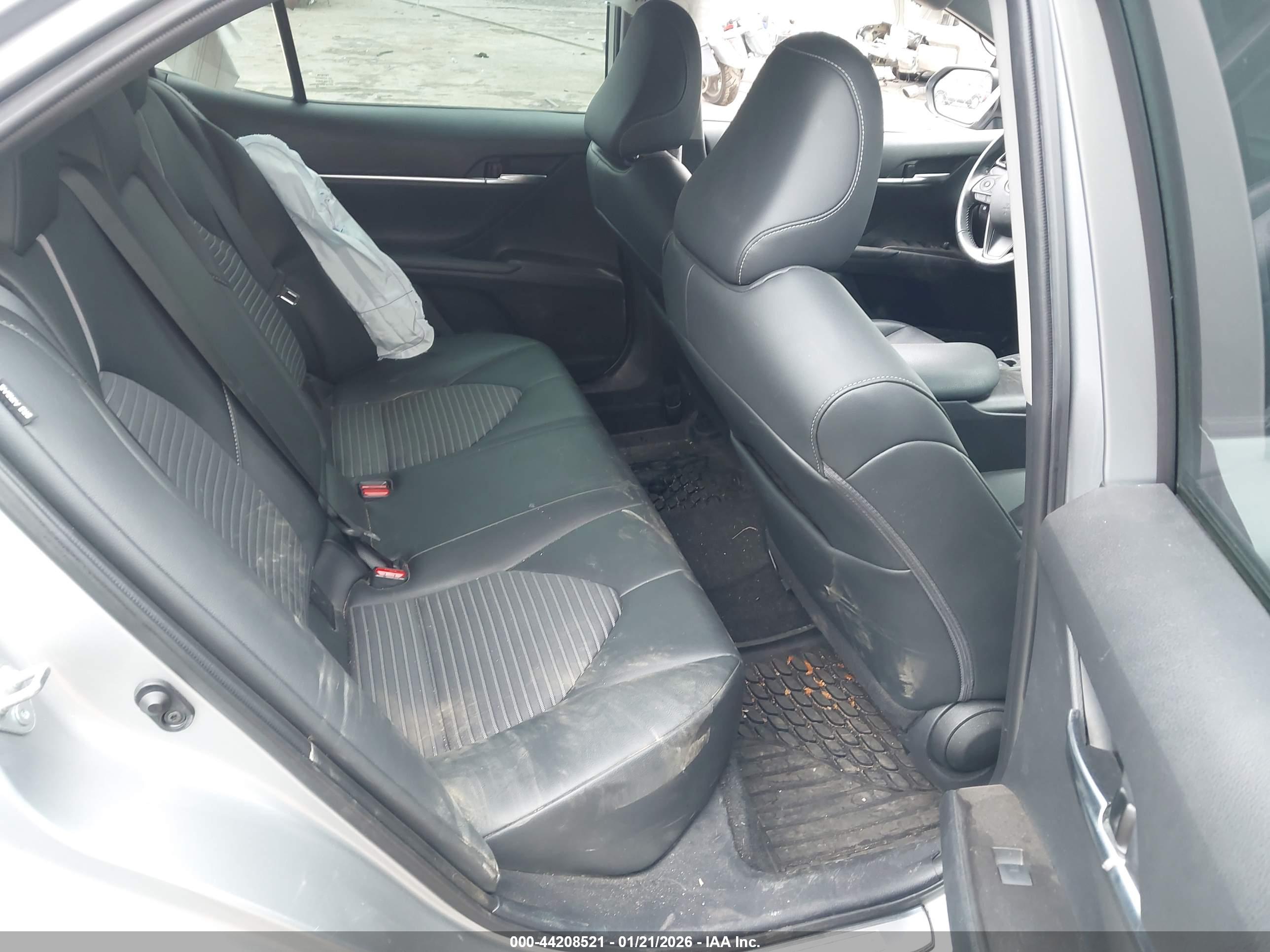TOYOTA CAMRY image 8