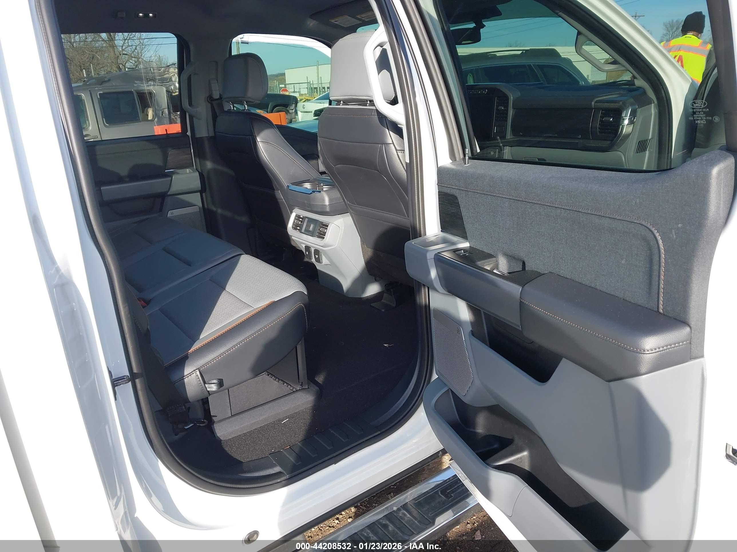 FORD F-150 image 8