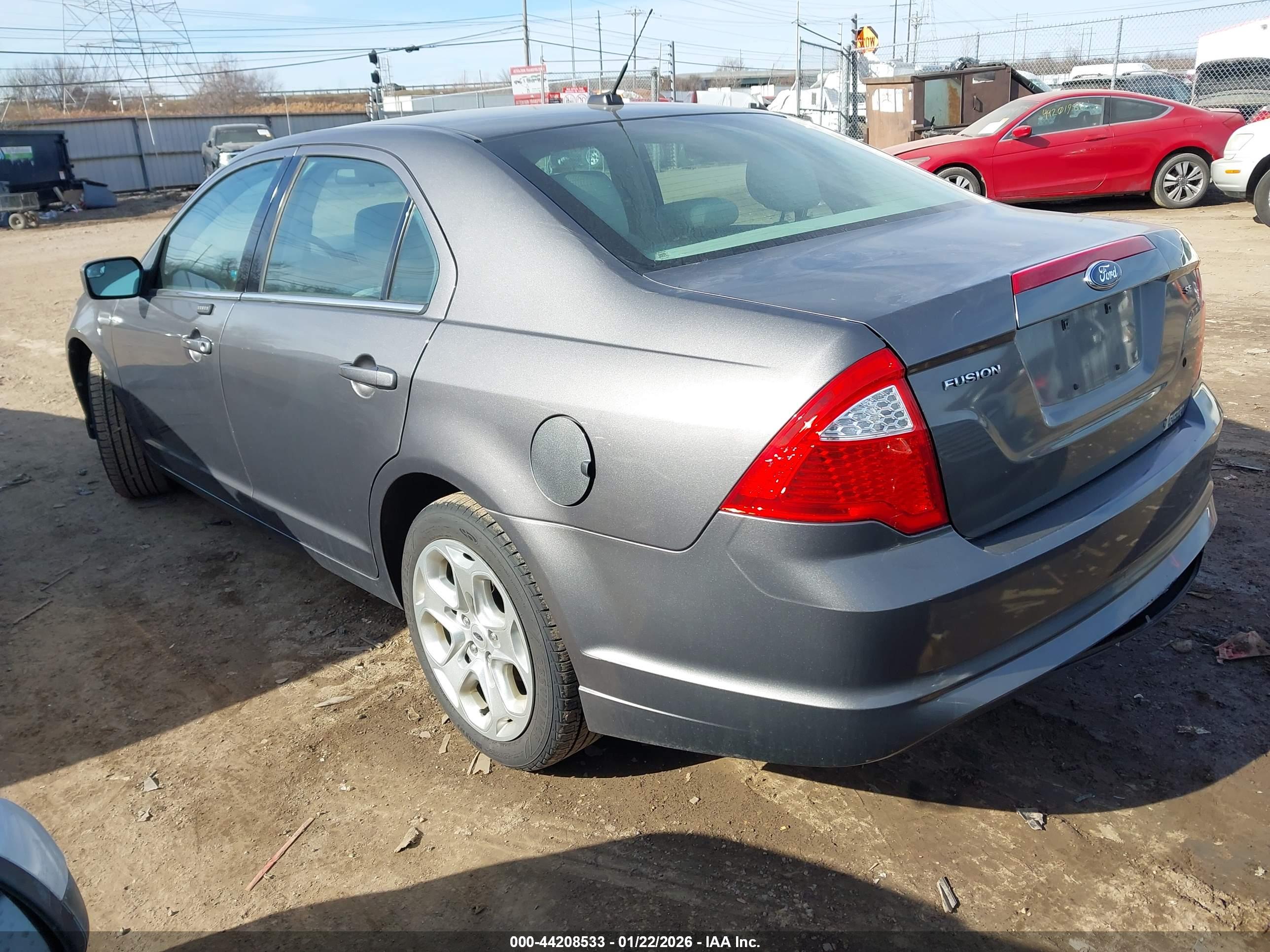 FORD FUSION image 3