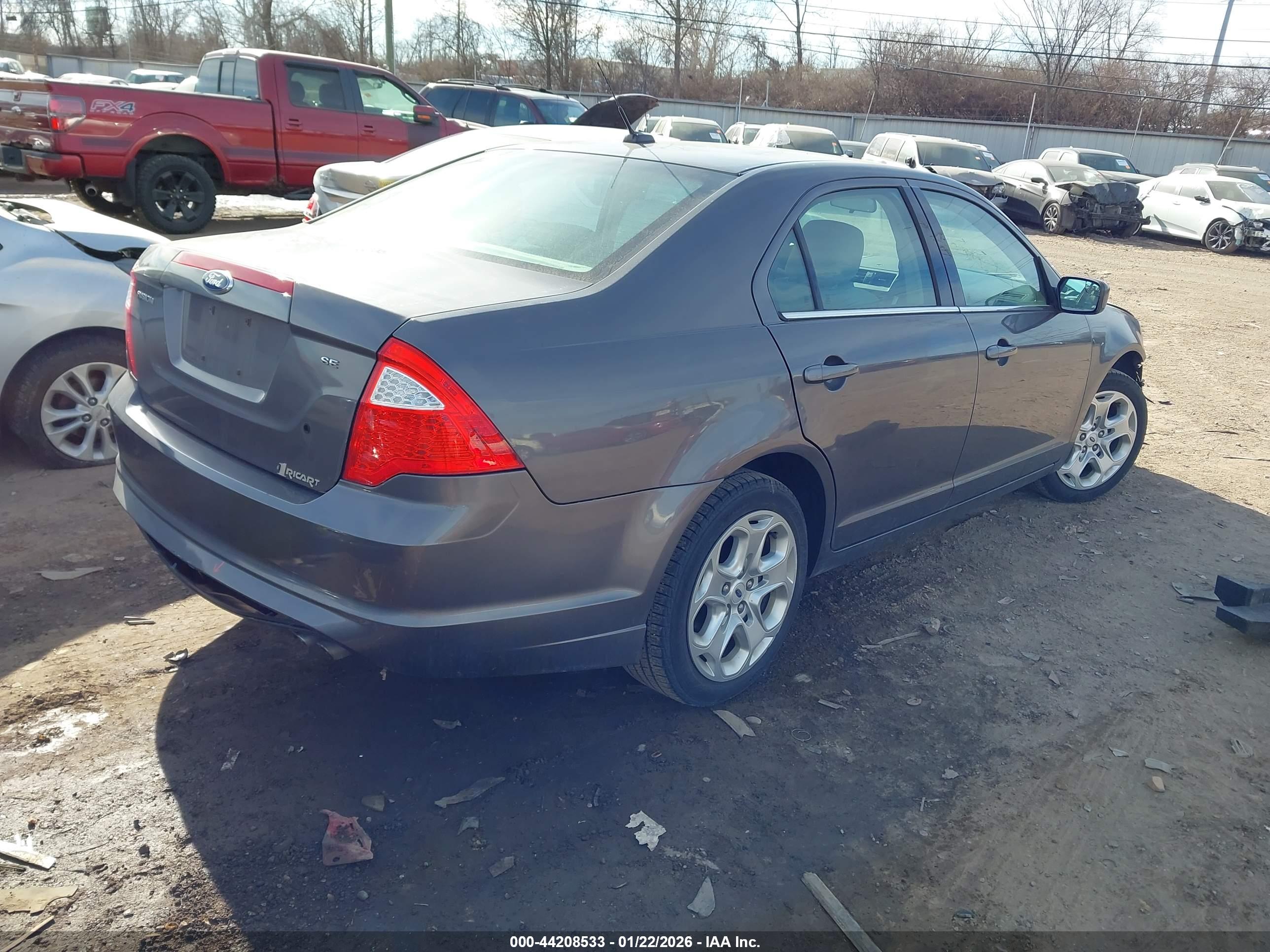 FORD FUSION image 4