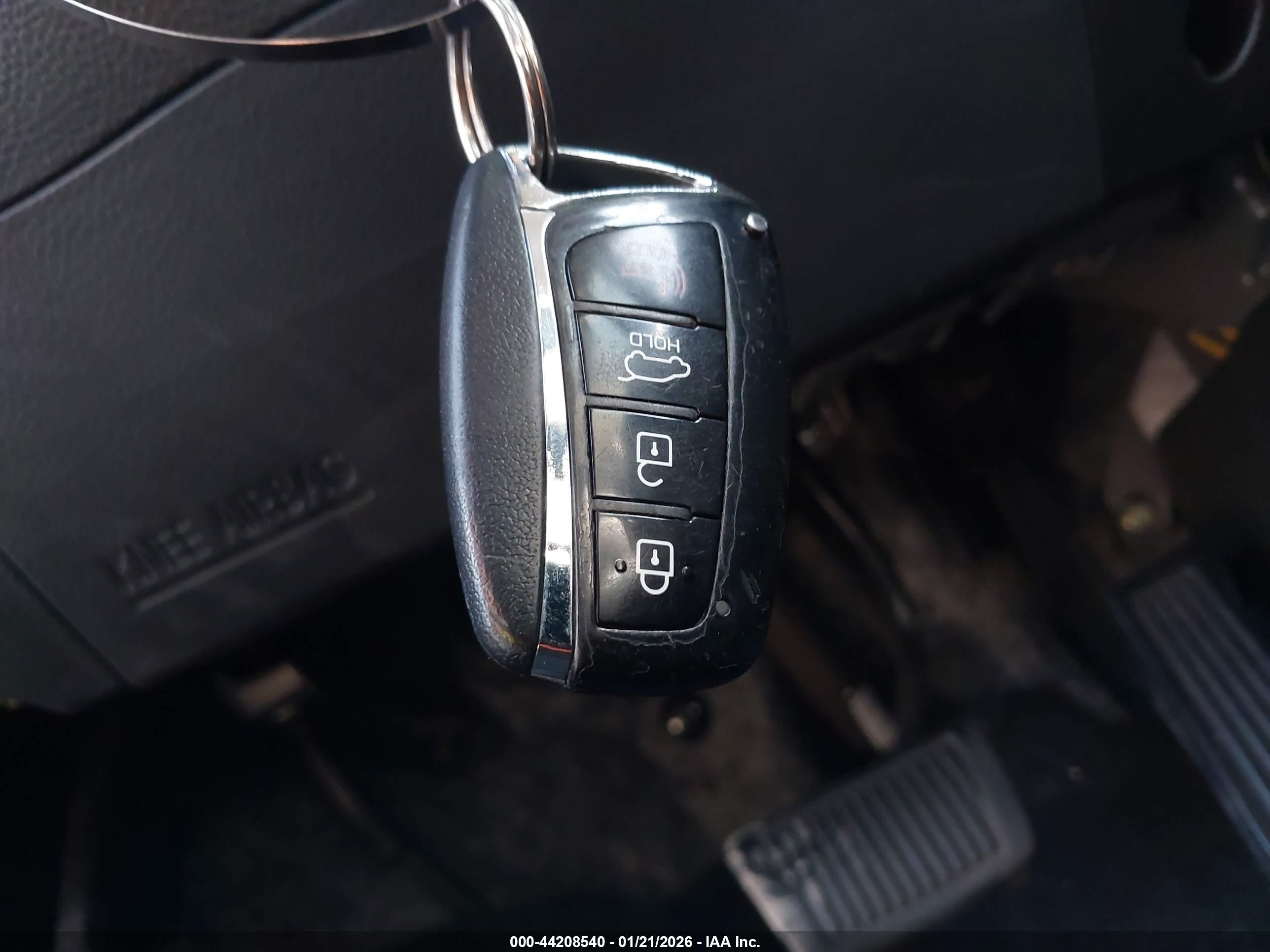 HYUNDAI SANTA image 11