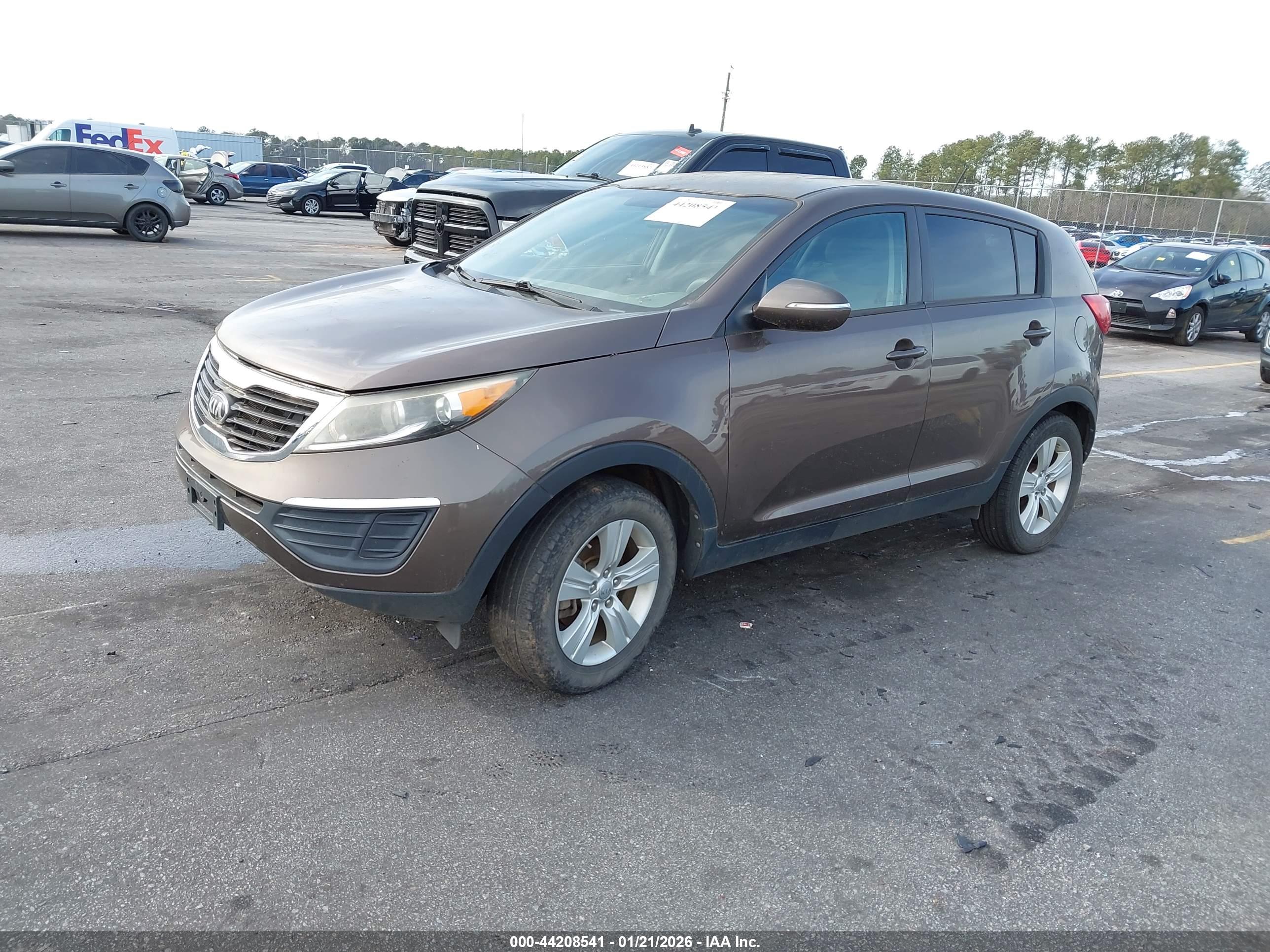 KIA SPORTAGE image 2