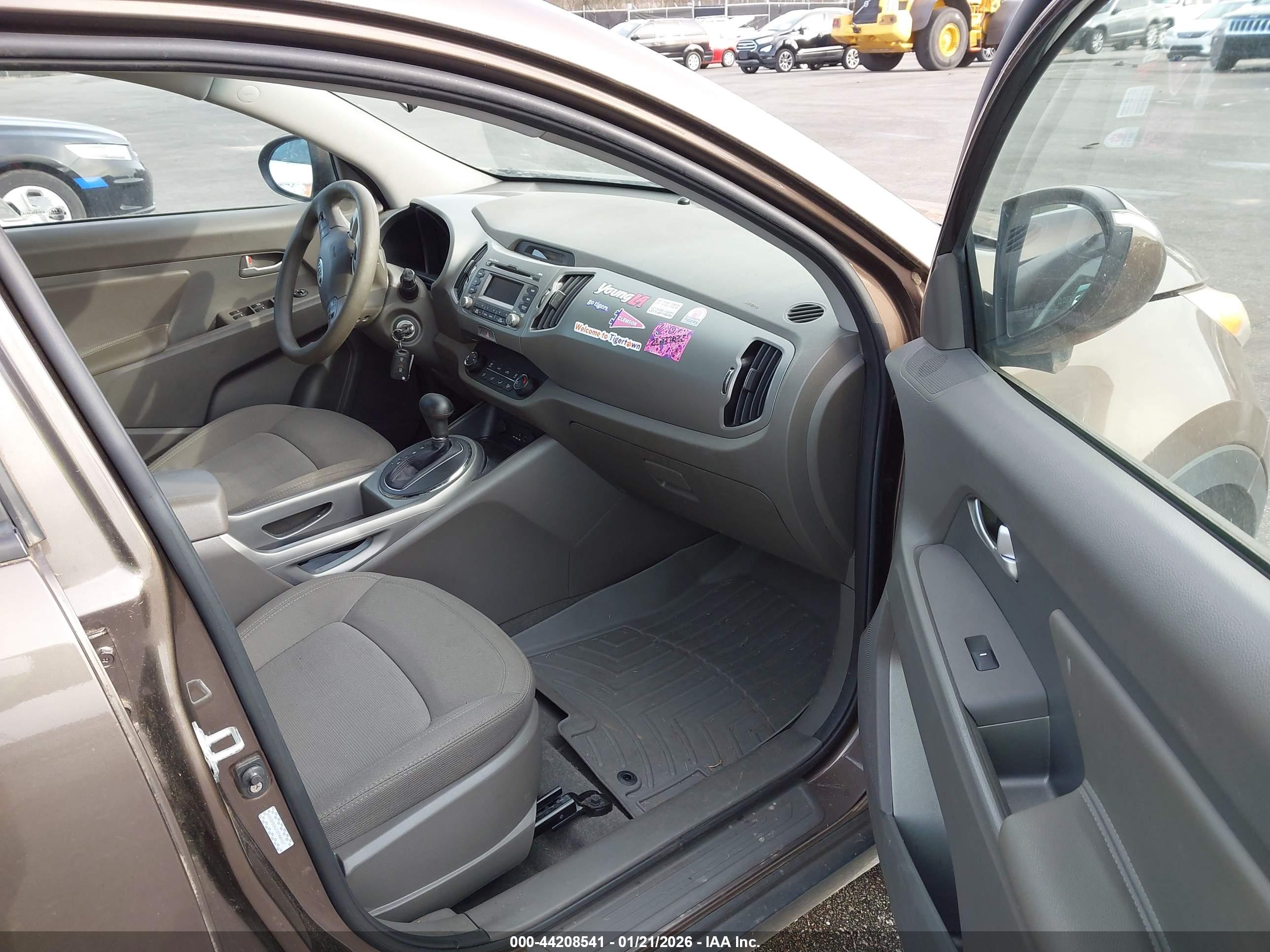 KIA SPORTAGE image 5