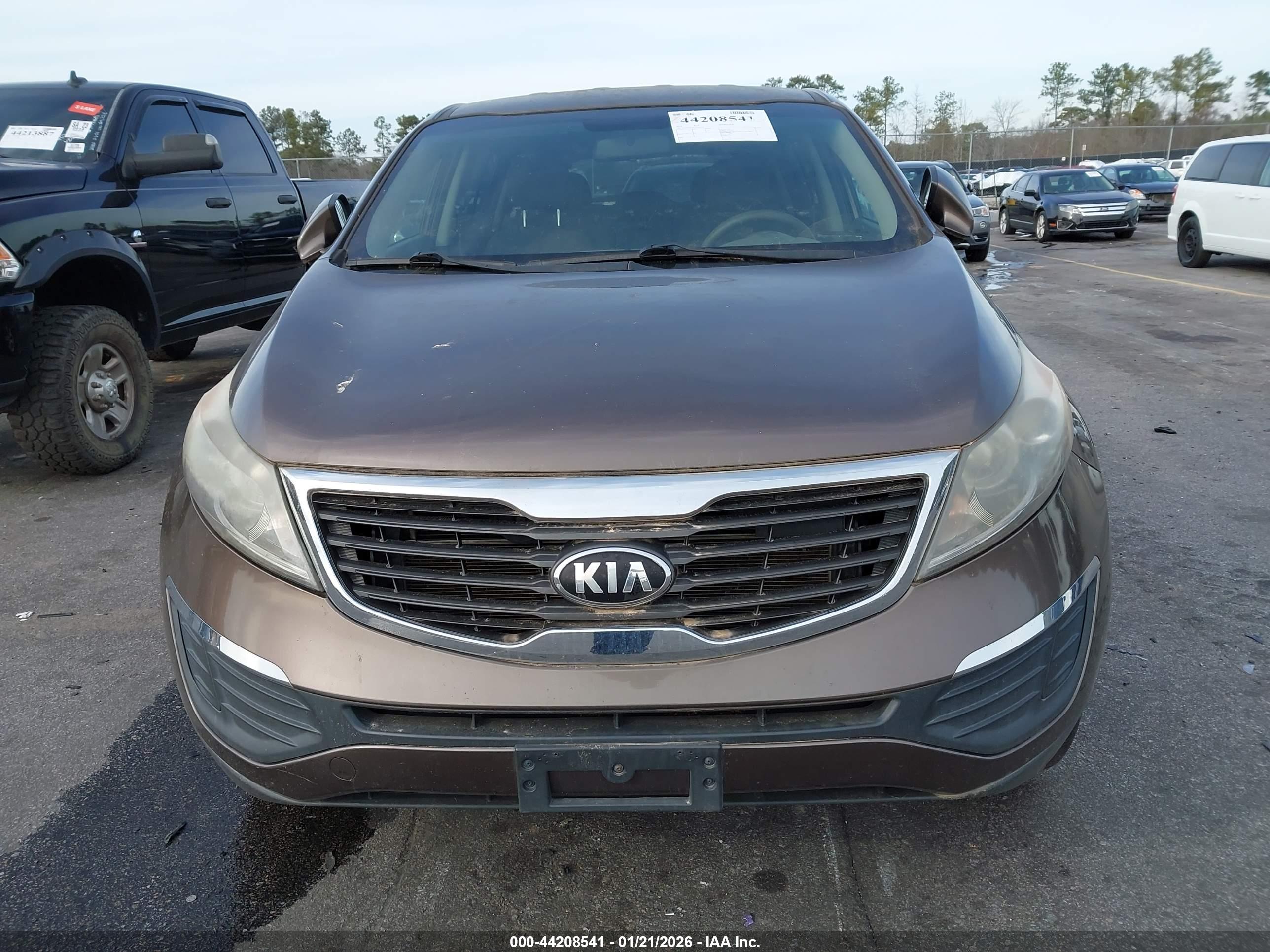 KIA SPORTAGE image 6