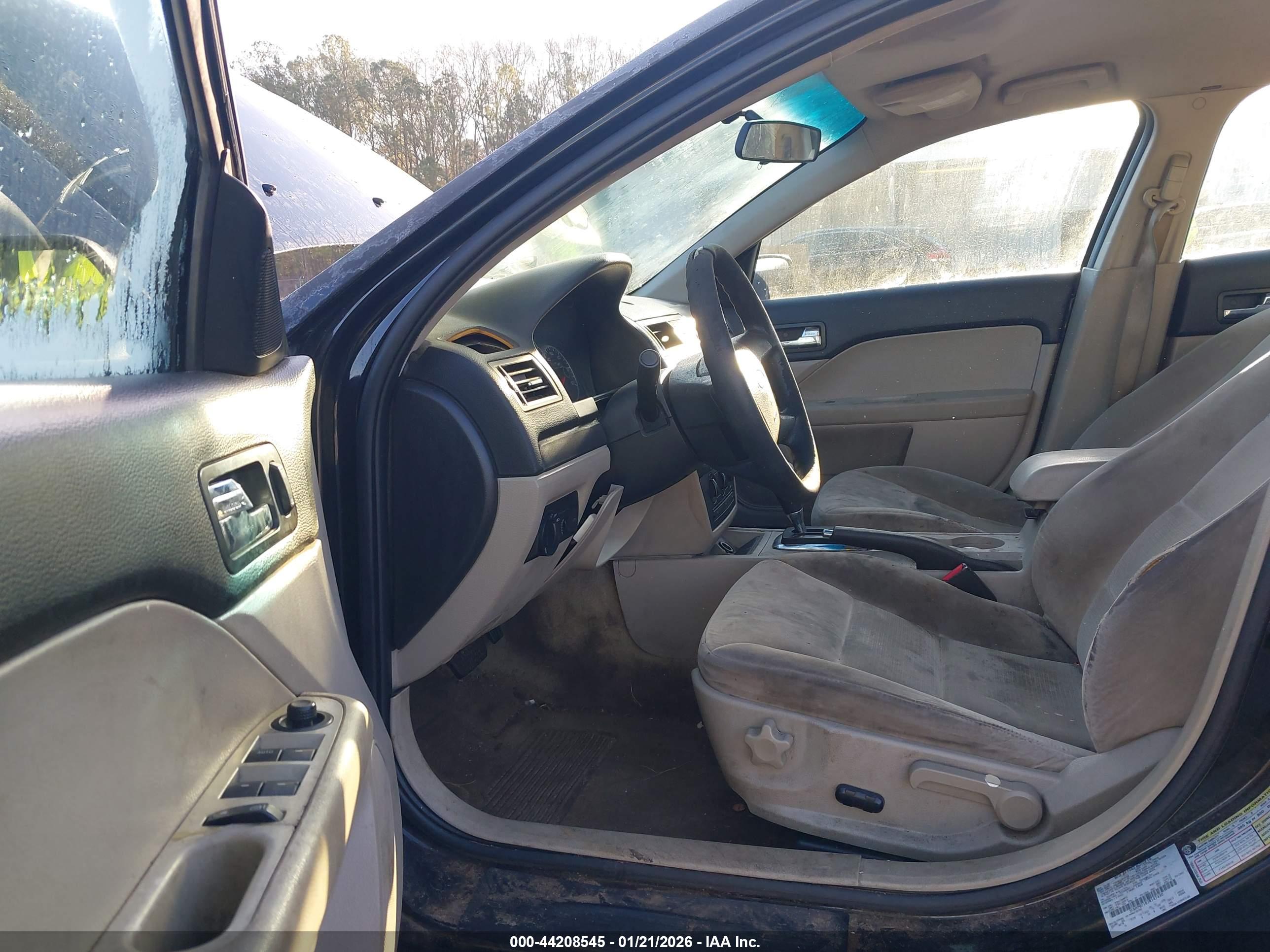 FORD FUSION image 5
