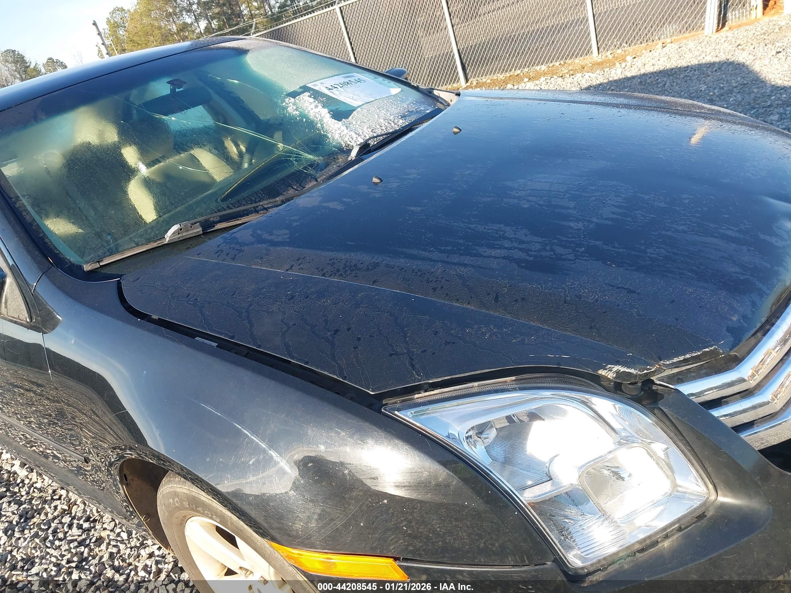 FORD FUSION image 6