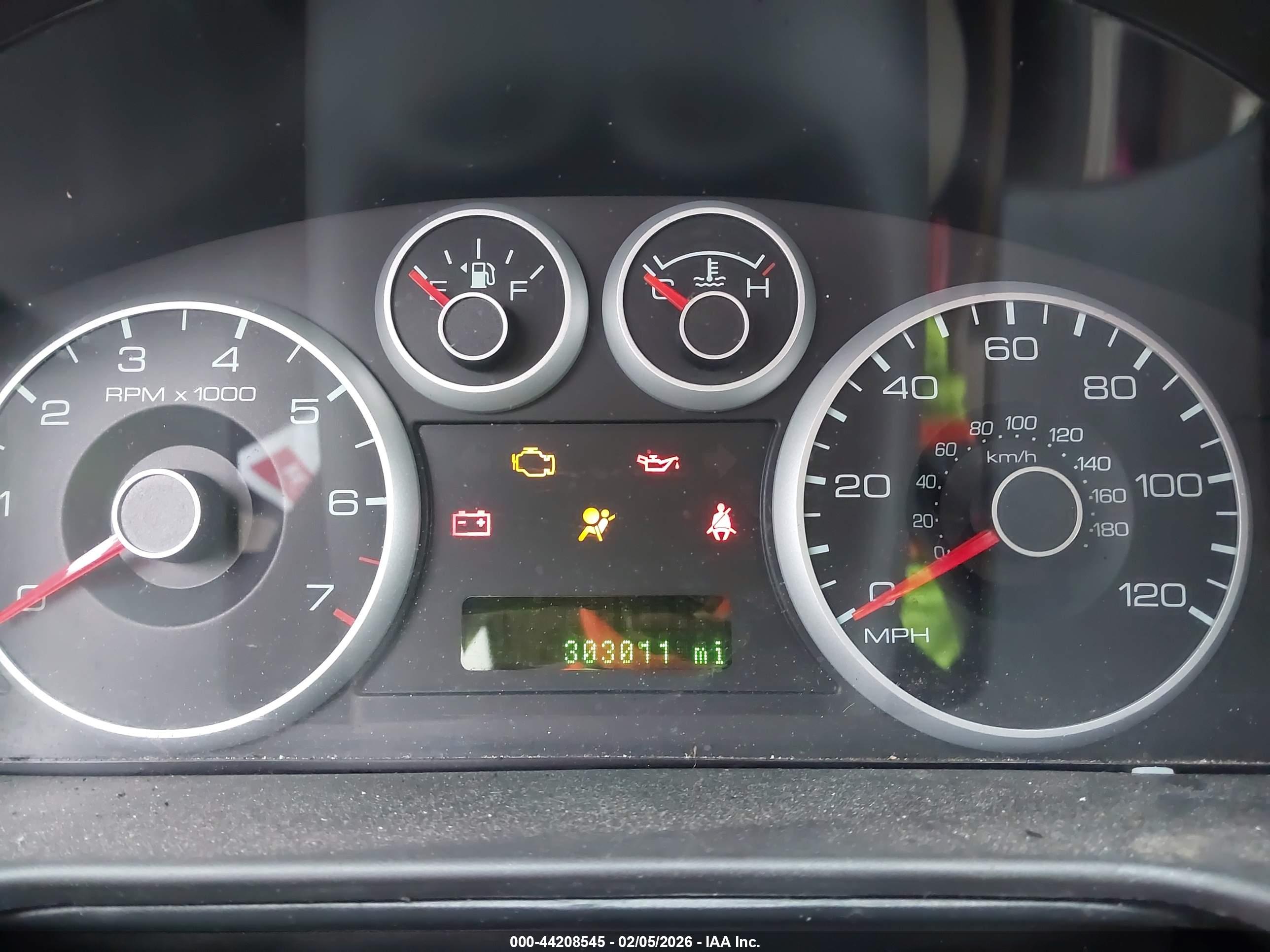FORD FUSION image 7