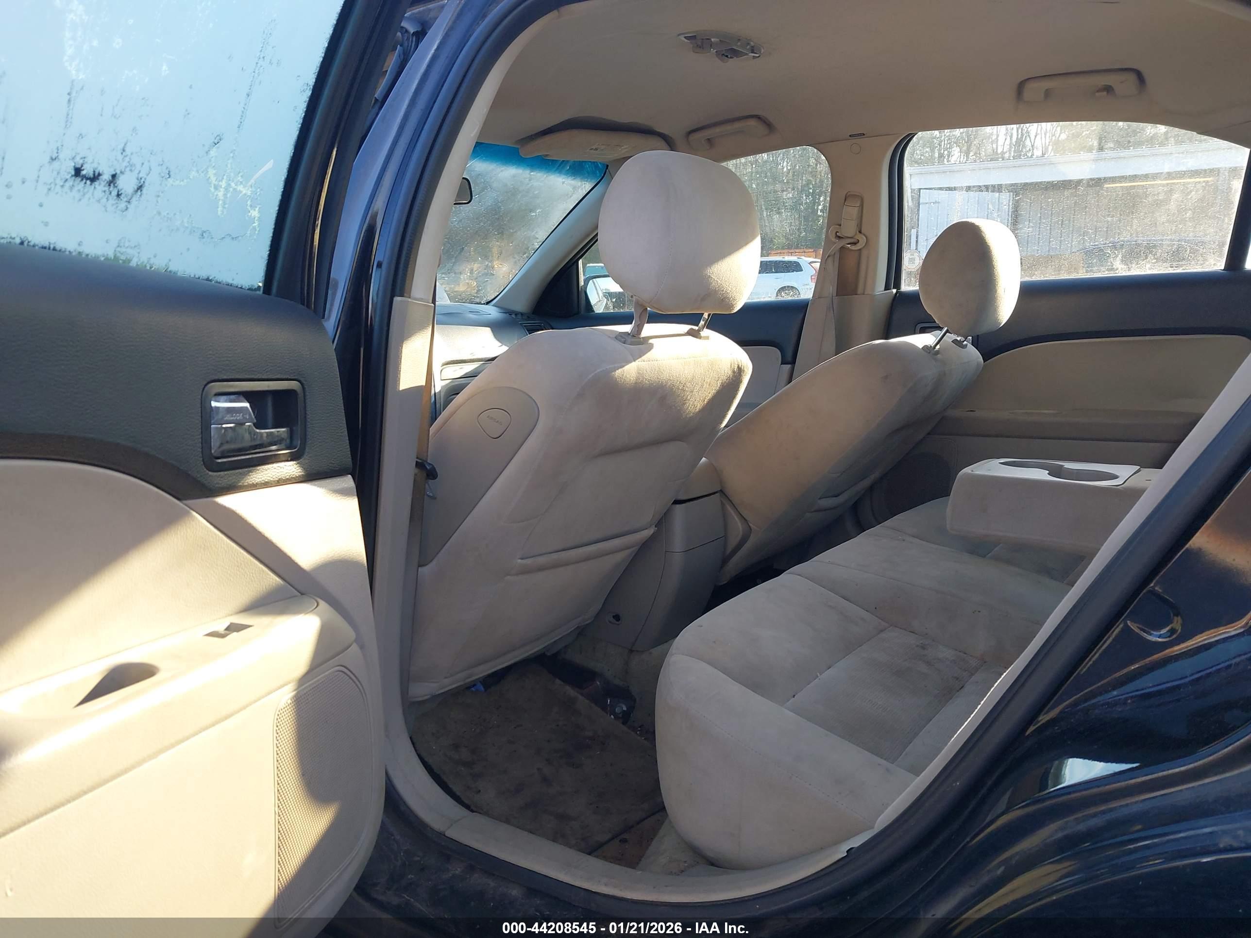 FORD FUSION image 8