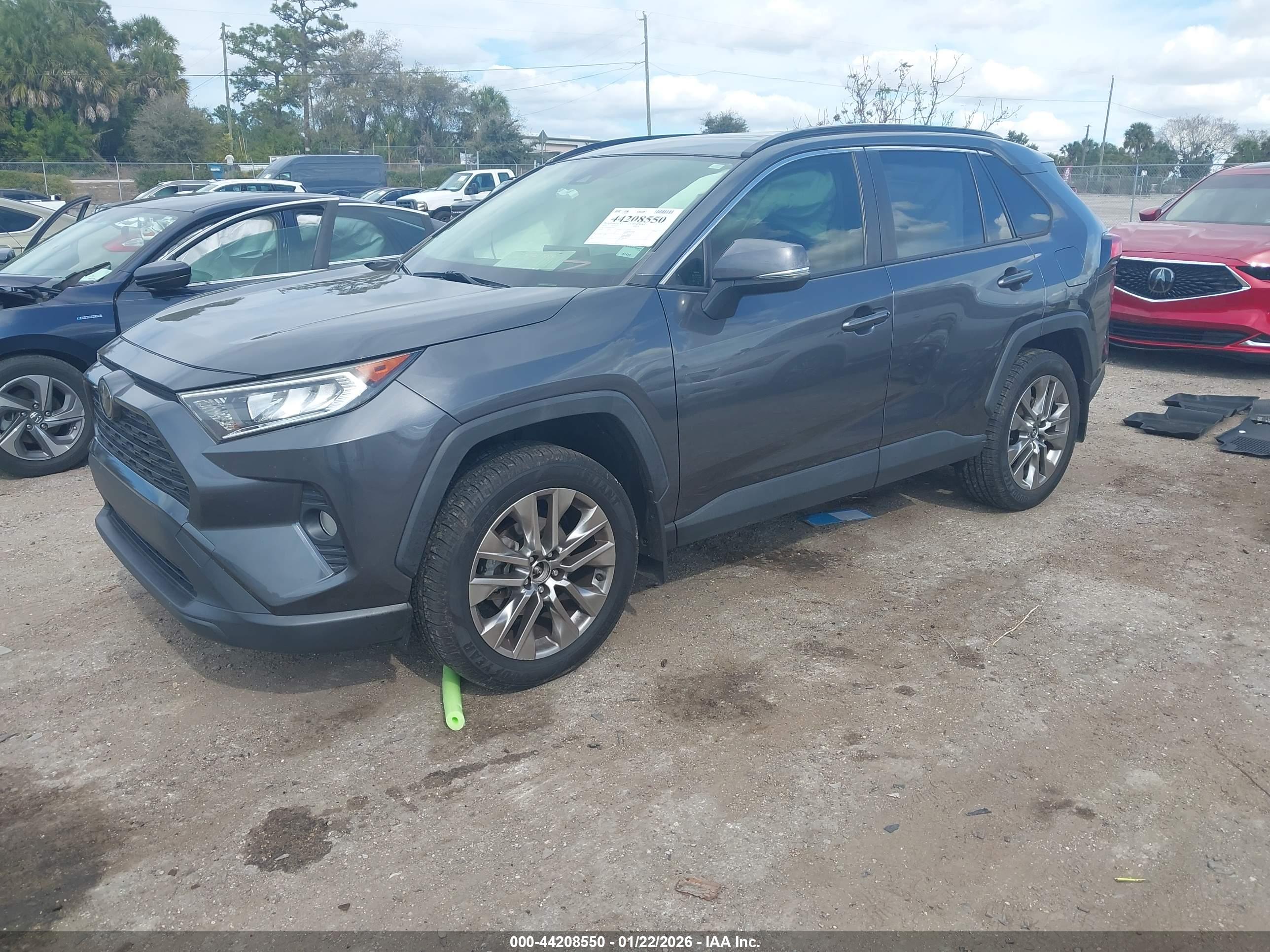 TOYOTA RAV4 image 2