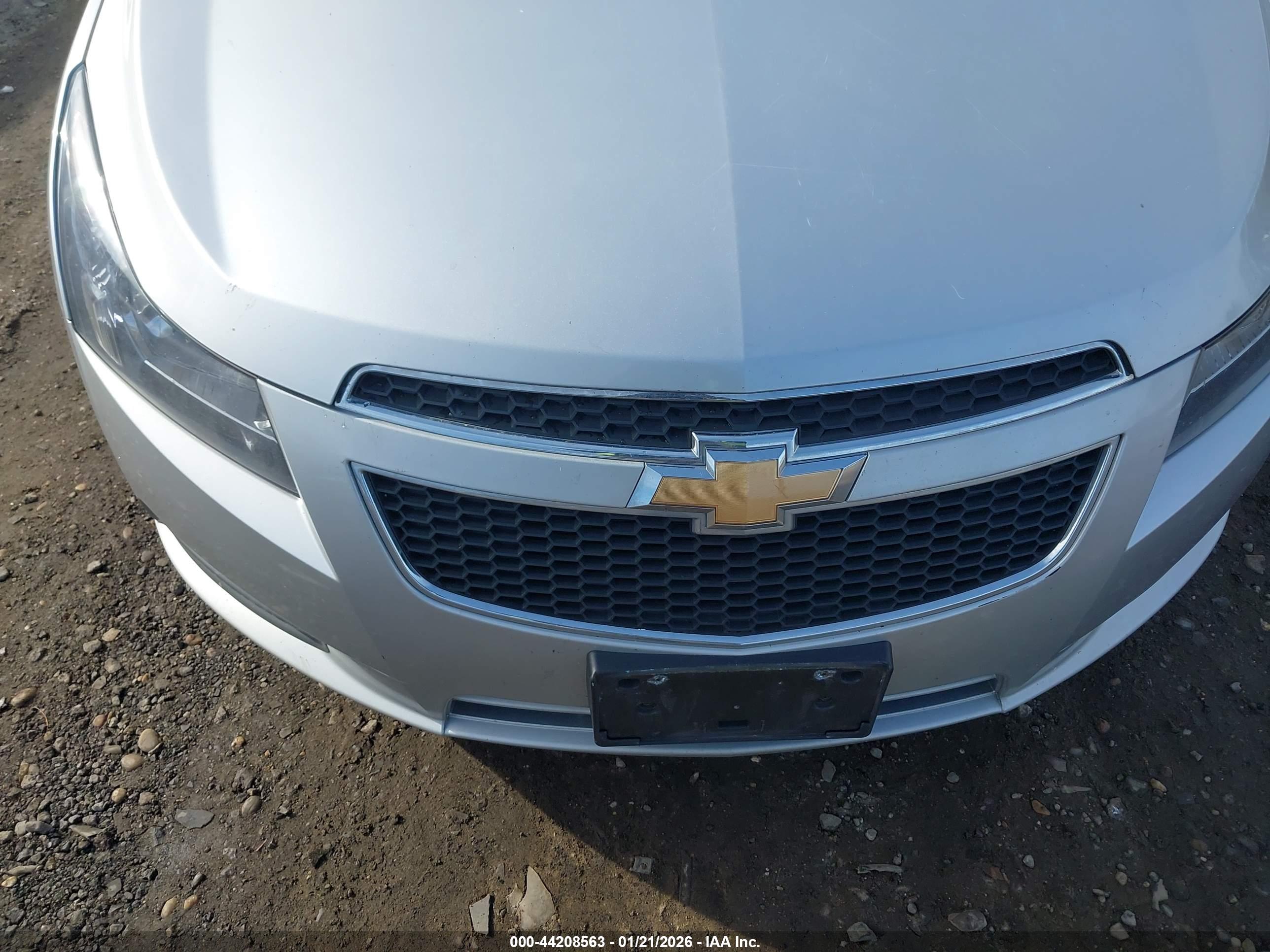 CHEVROLET CRUZE image 6