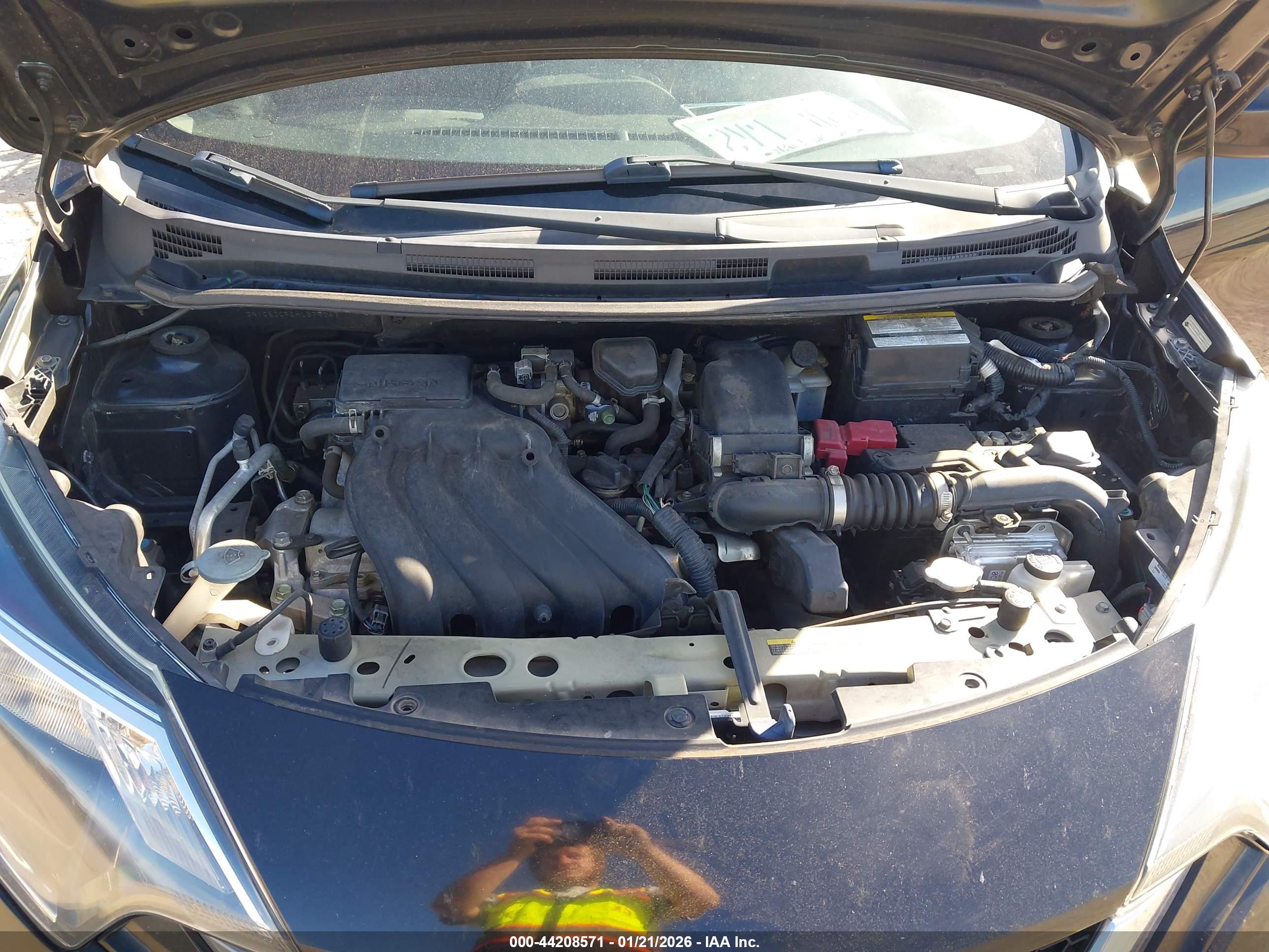 NISSAN VERSA image 10
