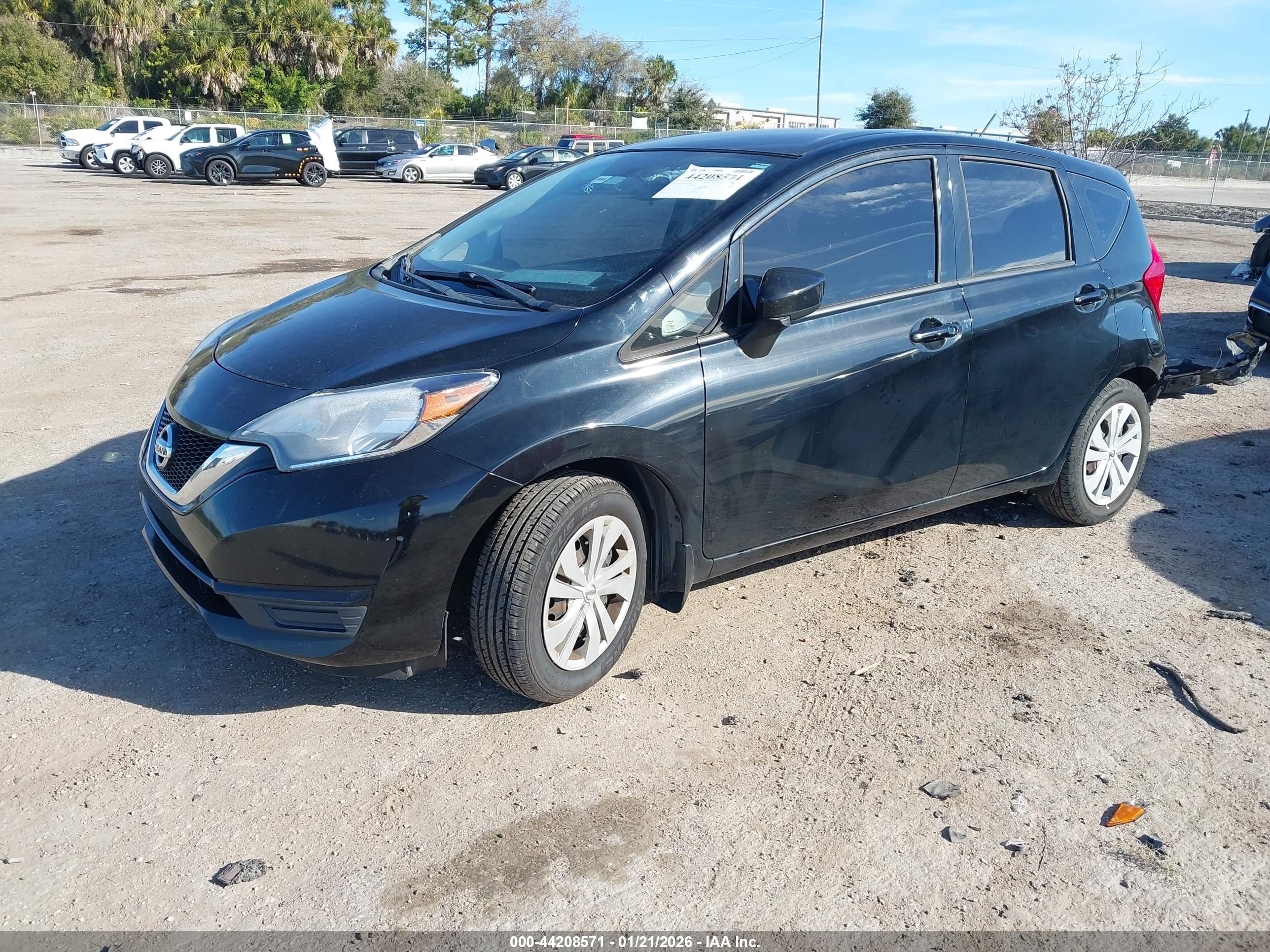 NISSAN VERSA image 2