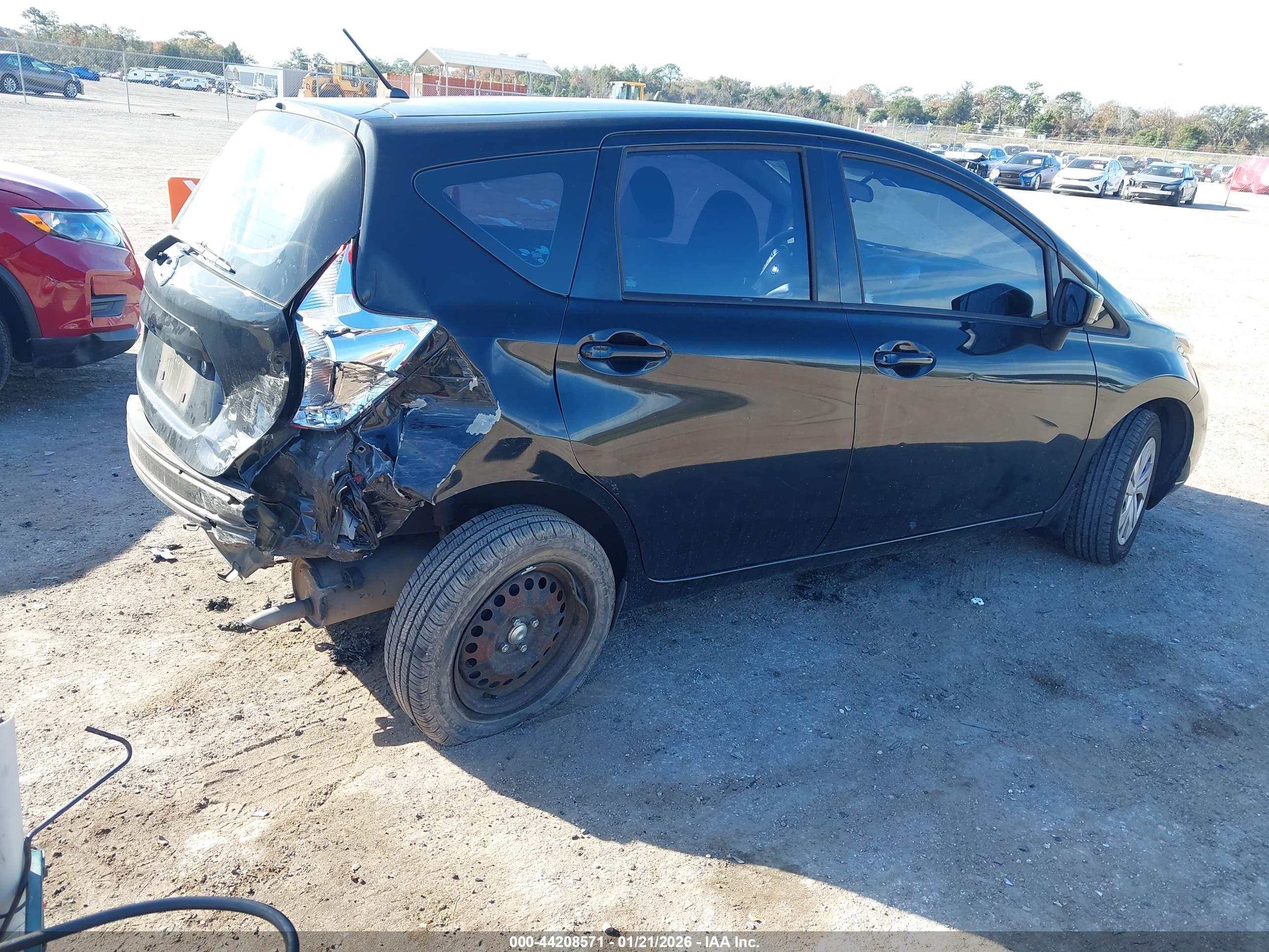 NISSAN VERSA image 4