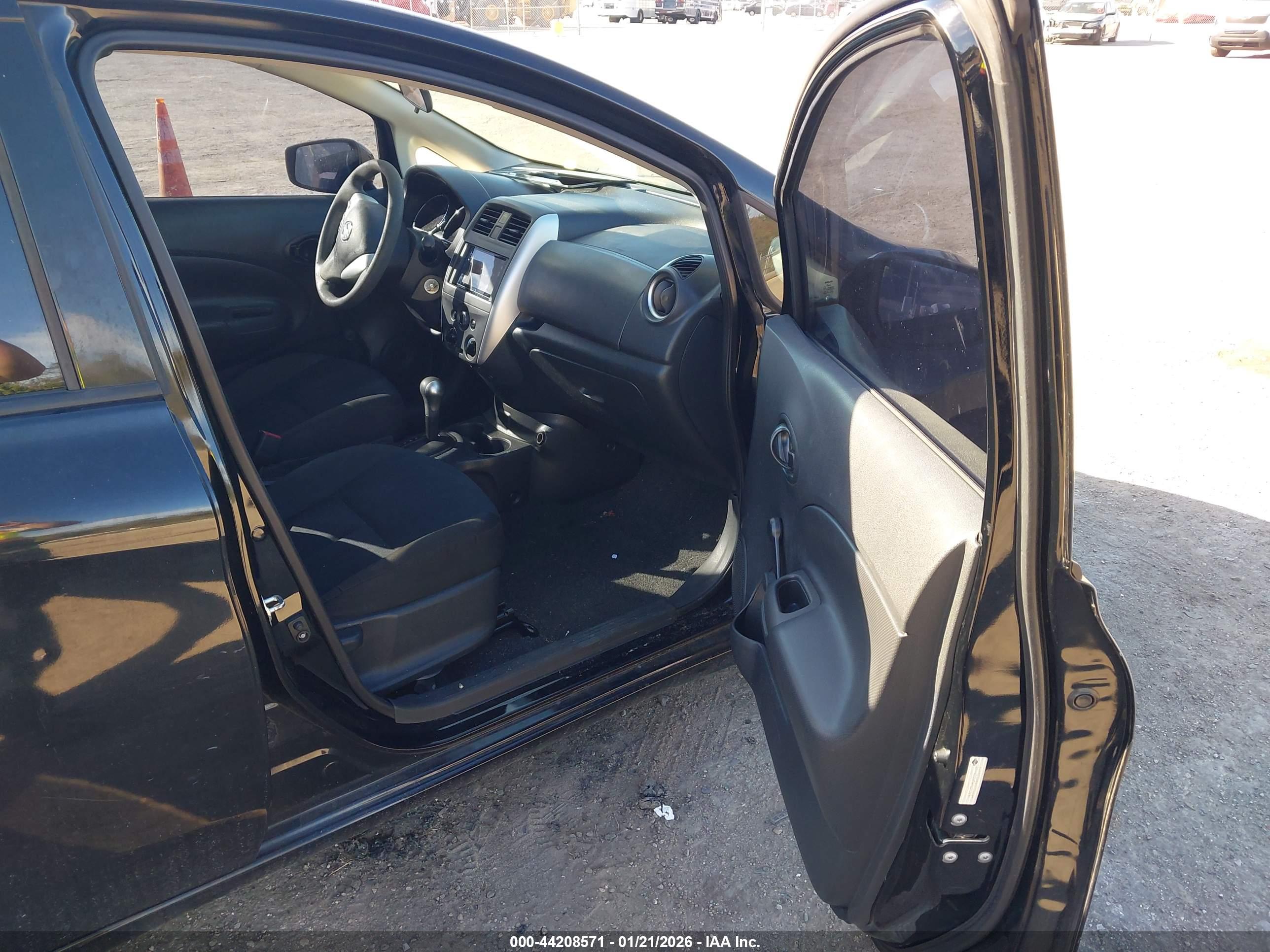 NISSAN VERSA image 5