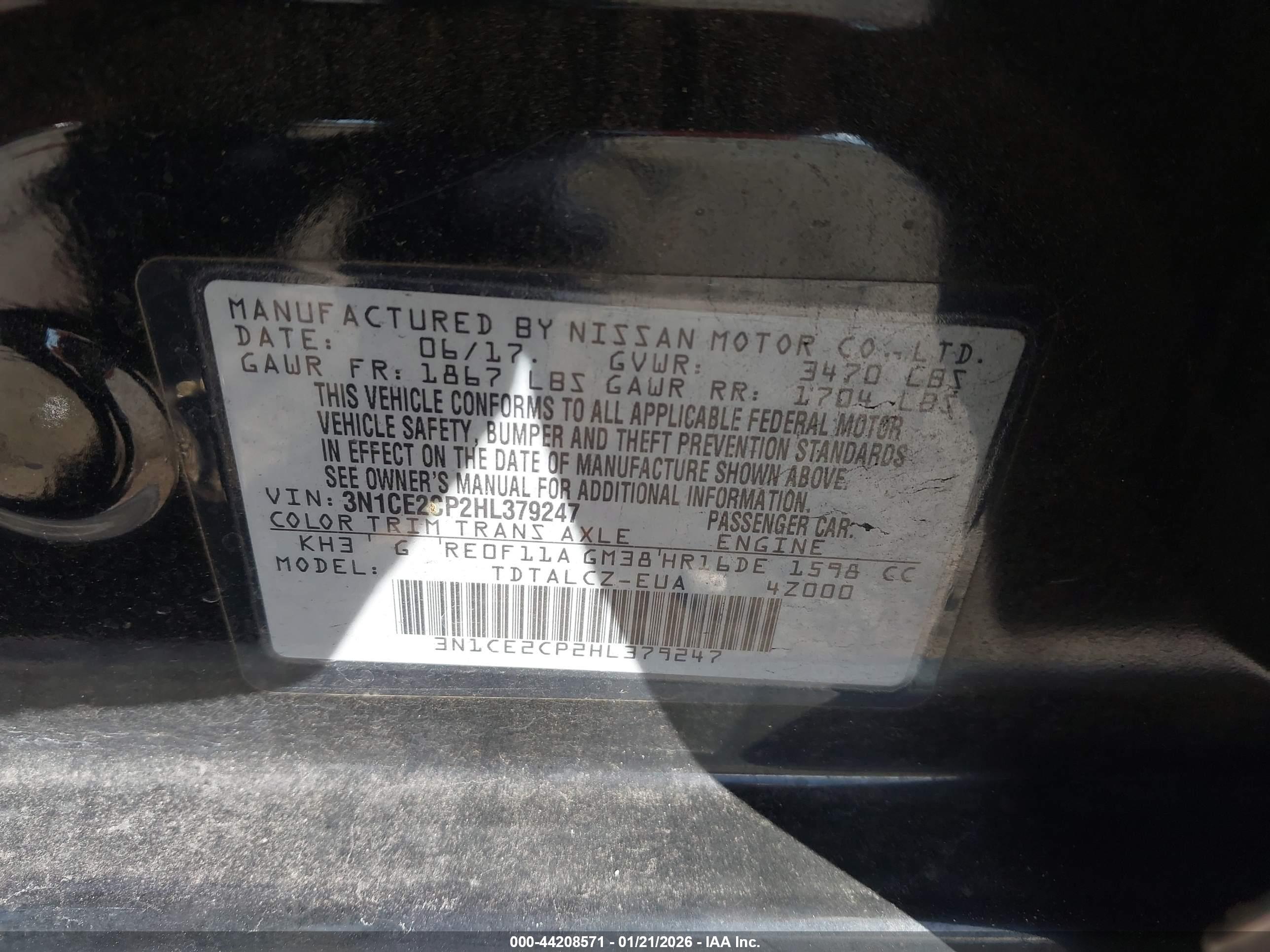 NISSAN VERSA image 9