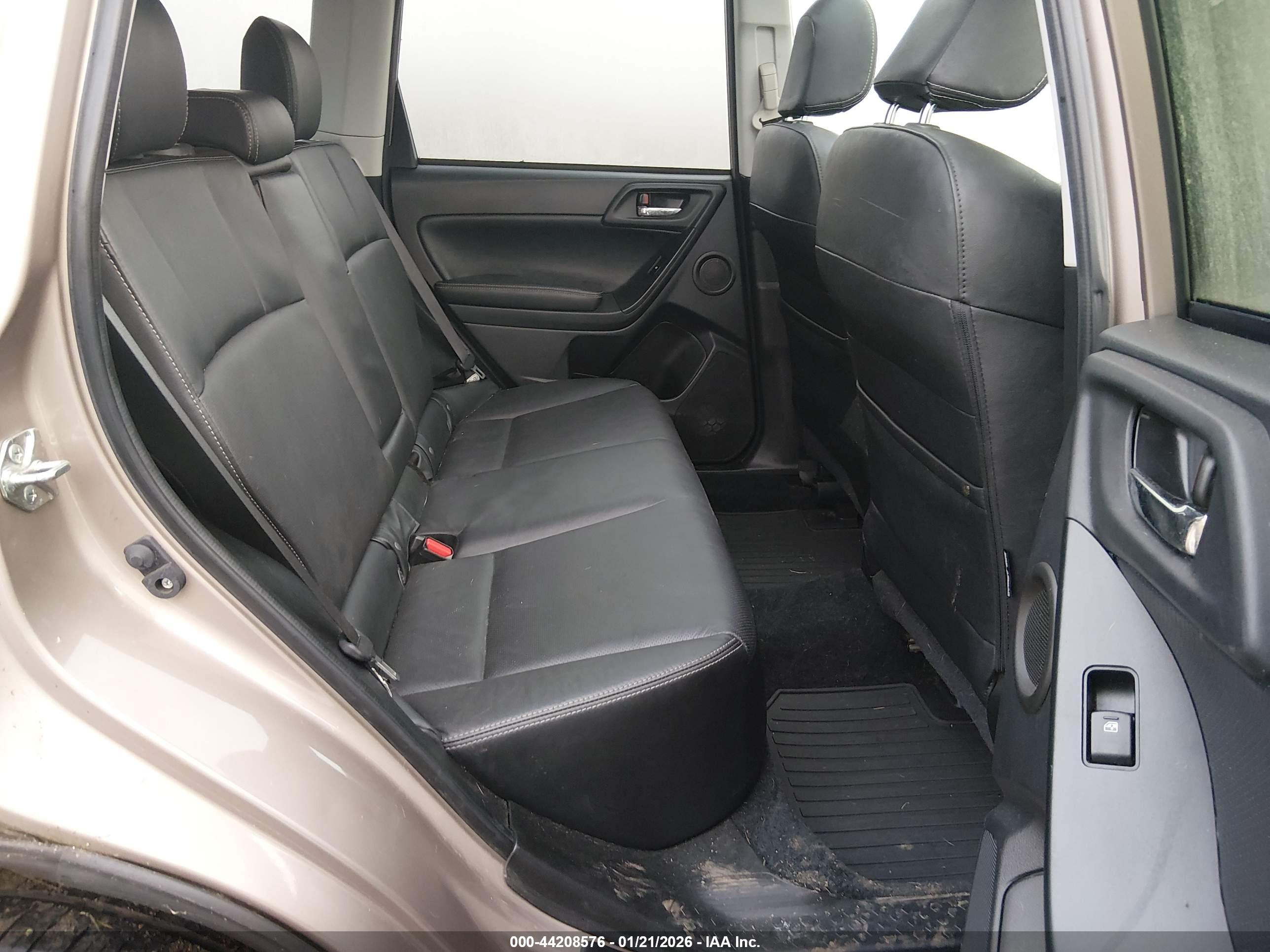 SUBARU FORESTER image 8
