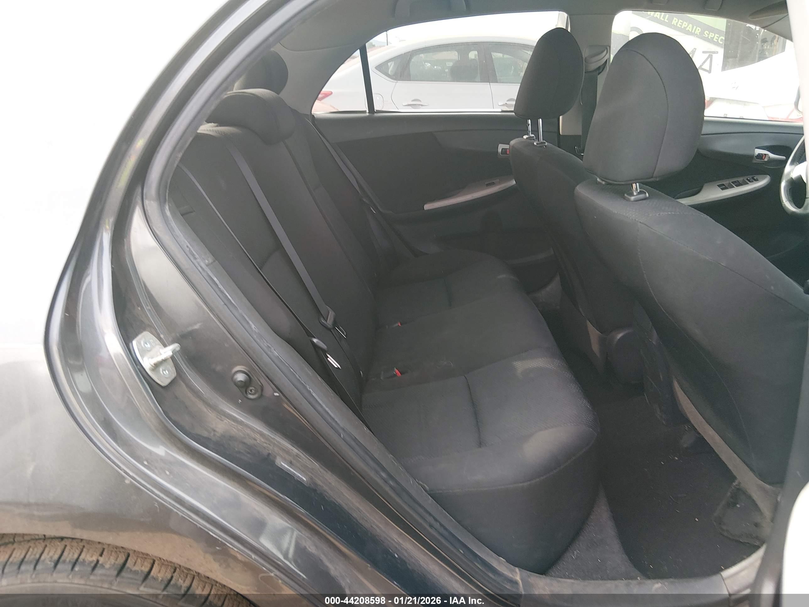 TOYOTA COROLLA image 8