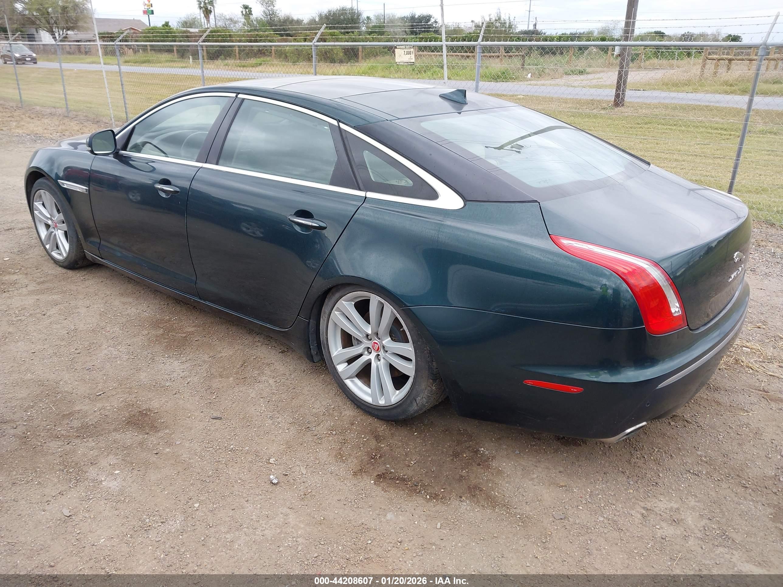 JAGUAR XJ image 3