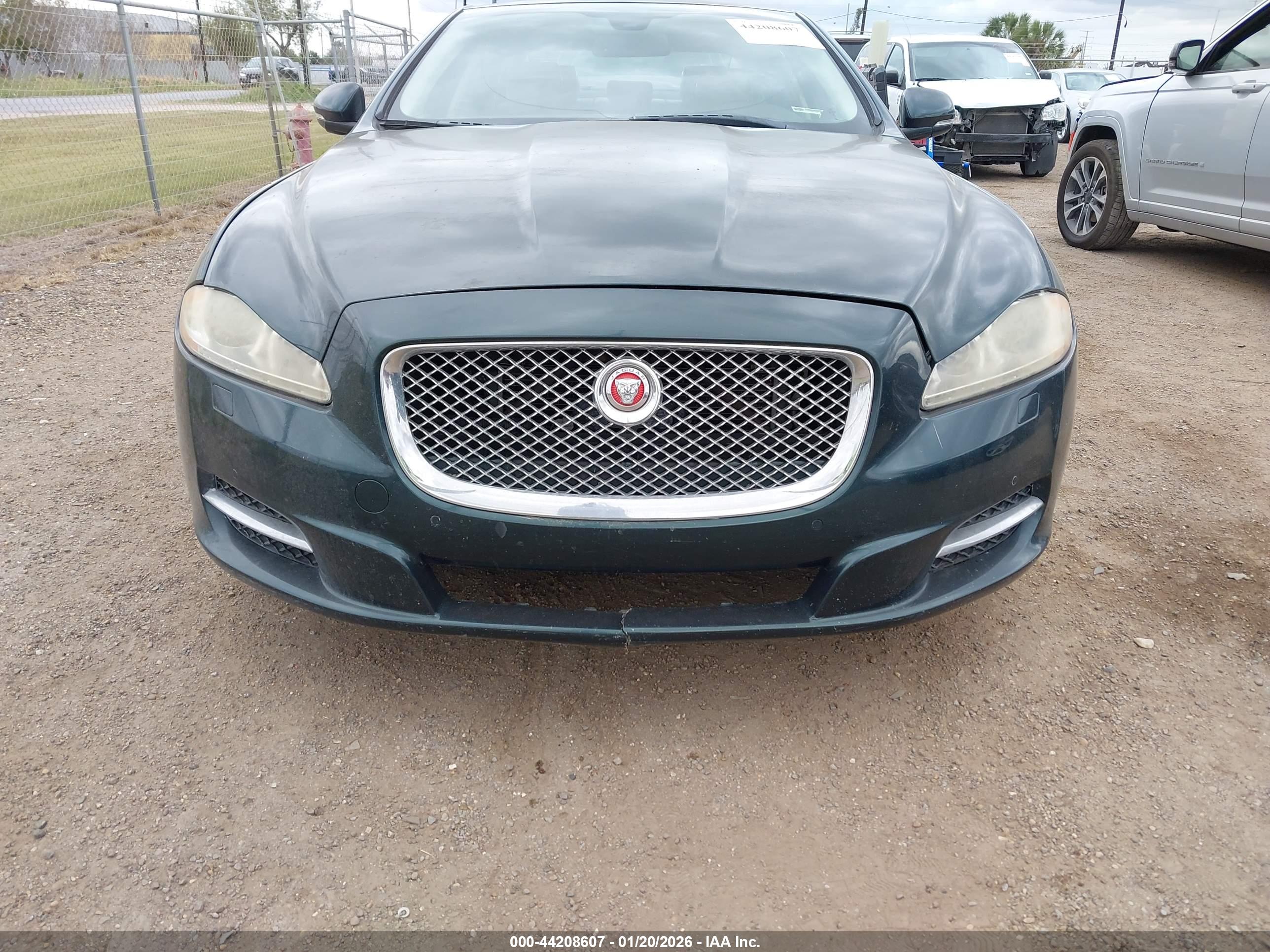 JAGUAR XJ image 6