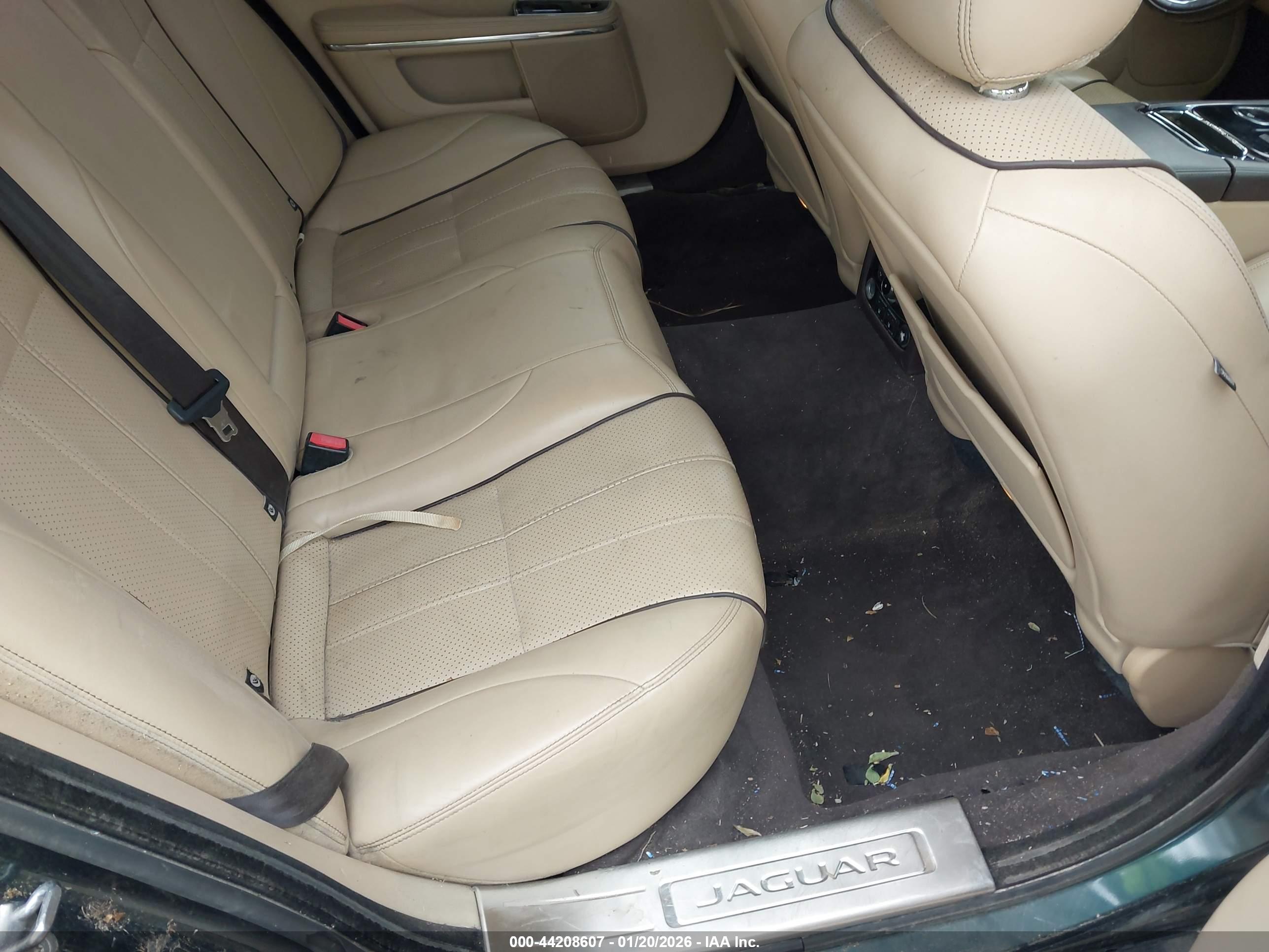 JAGUAR XJ image 8