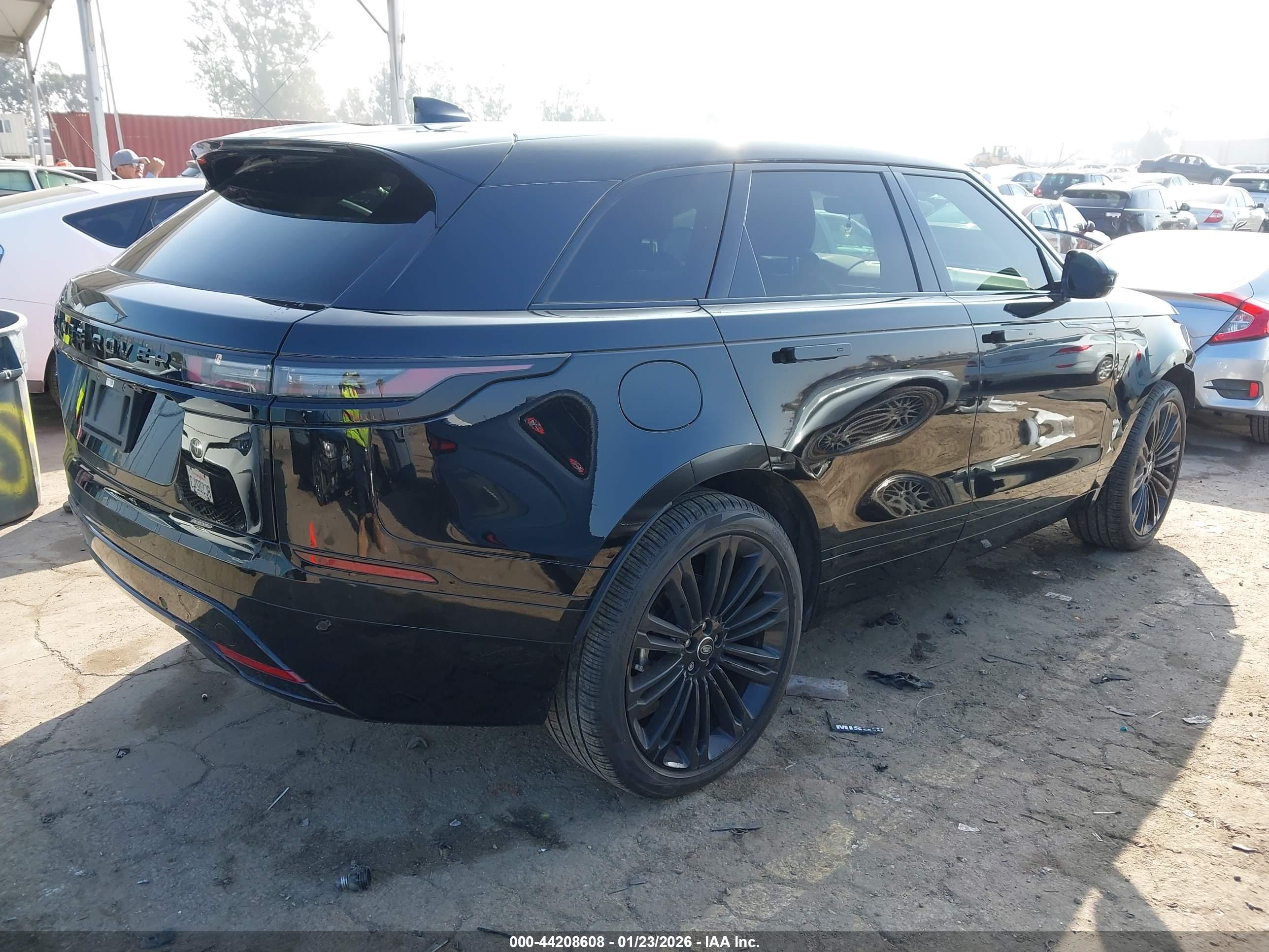 LAND ROVER image 4