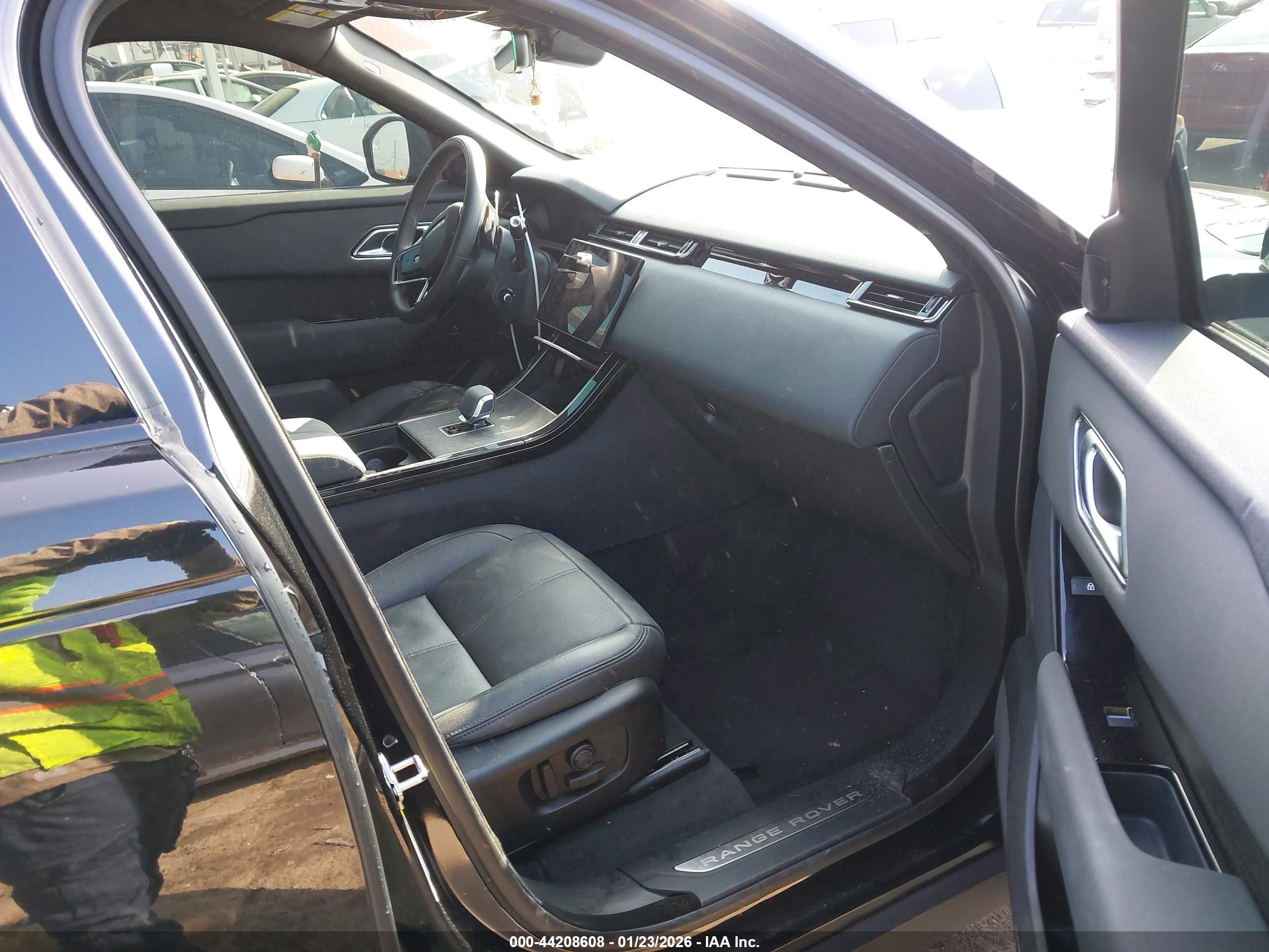 LAND ROVER image 5
