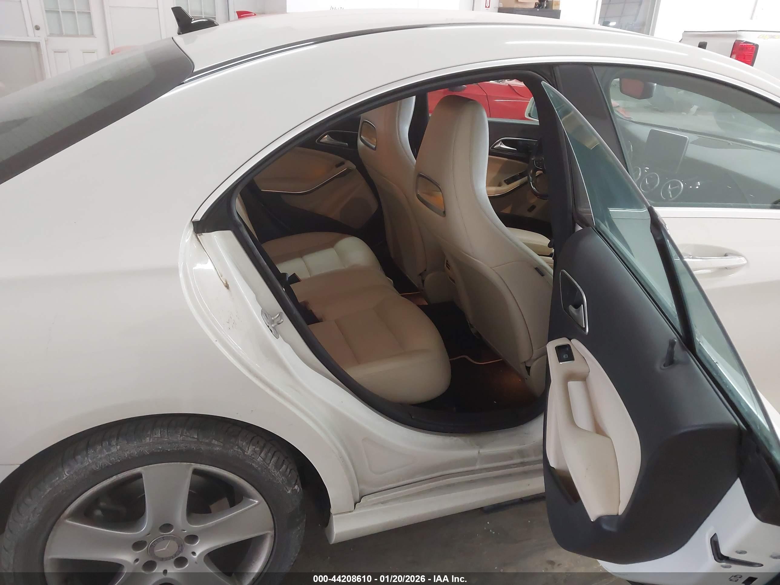 MERCEDES-BENZ CLA image 8