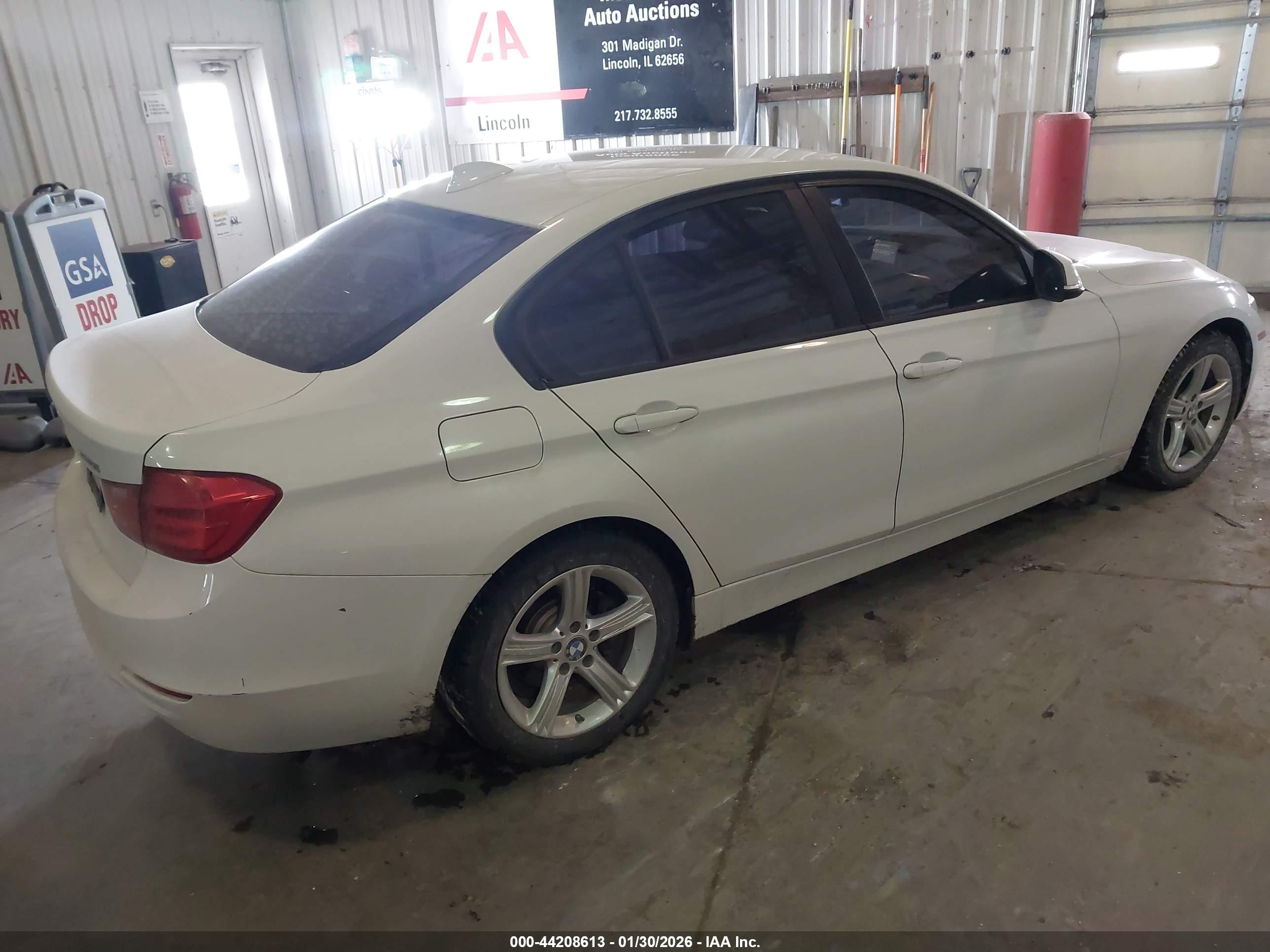 BMW 320I image 4