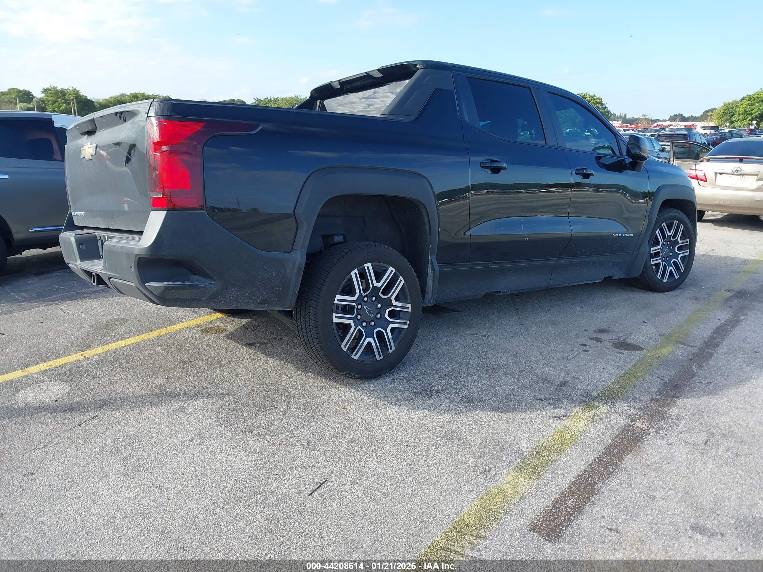 CHEVROLET SILVERADO image 4